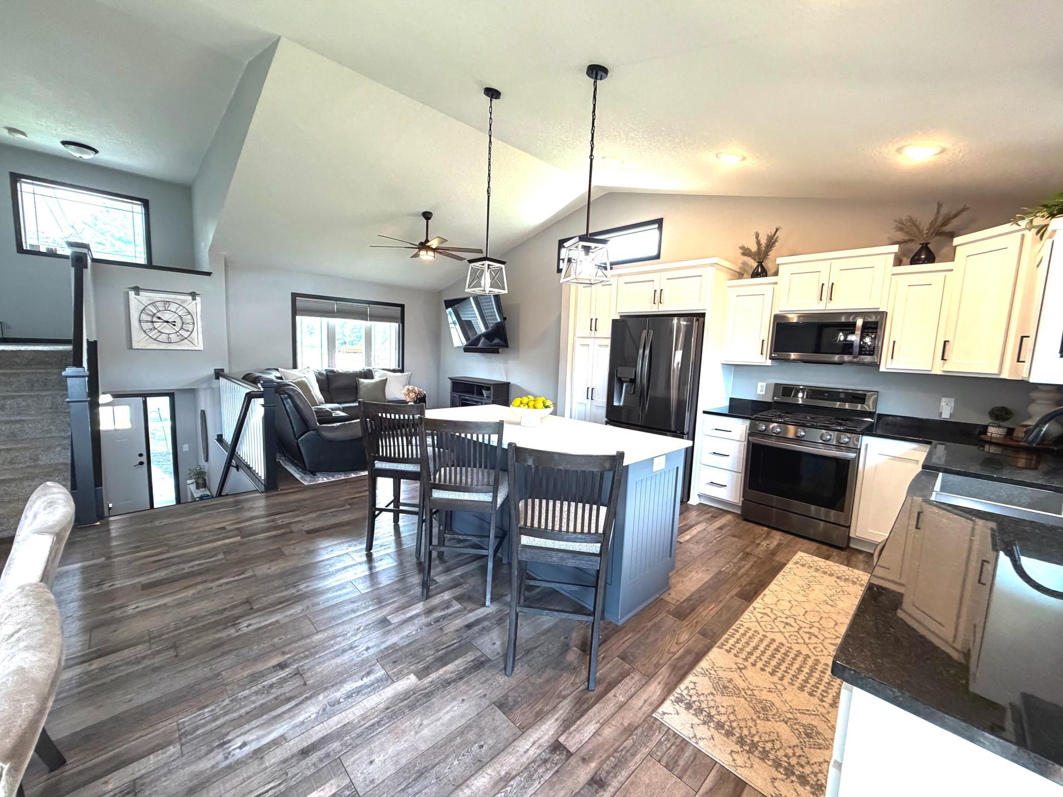 8255 384th Trail Property Photo 16