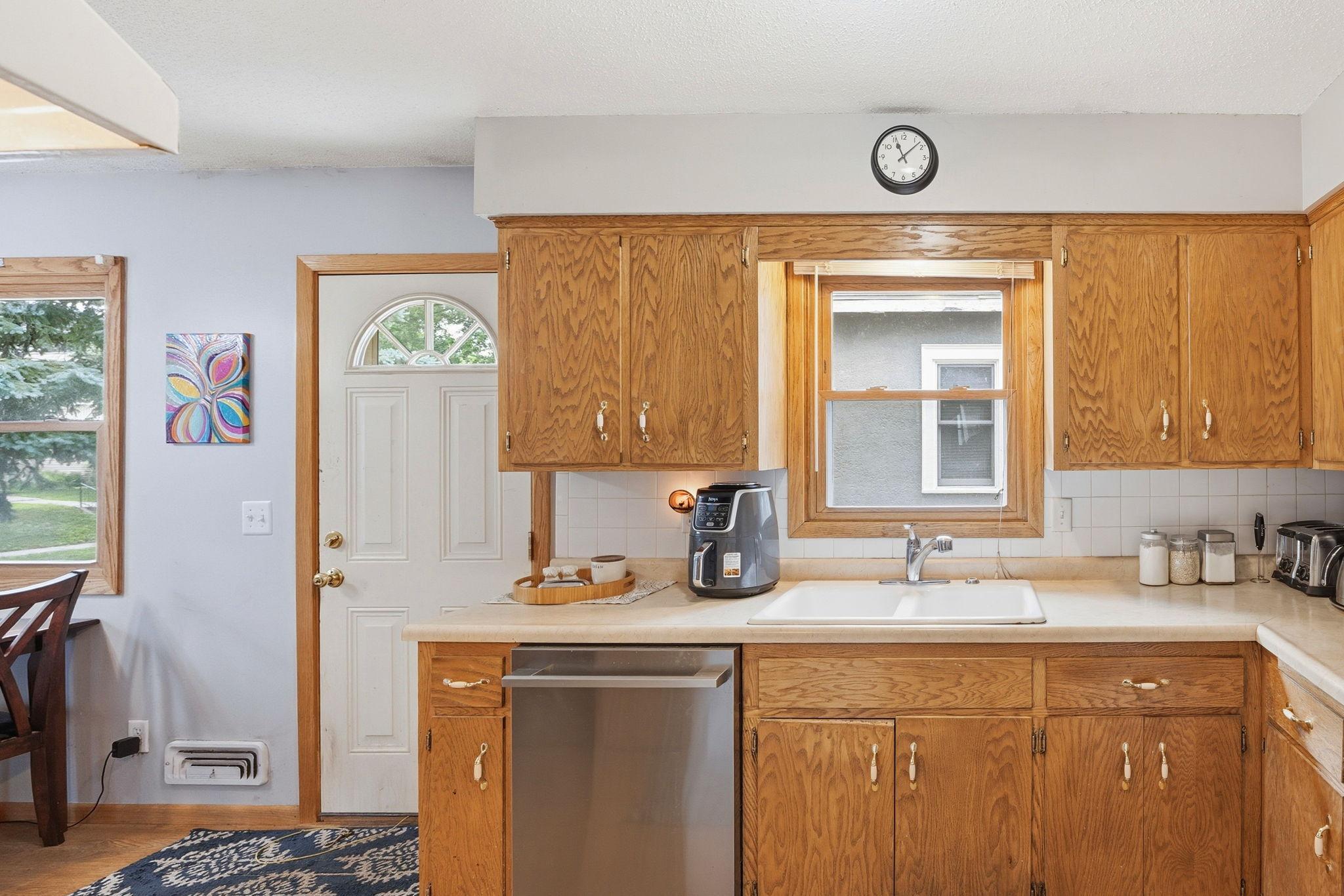 5332 Elliot Avenue Property Photo 4