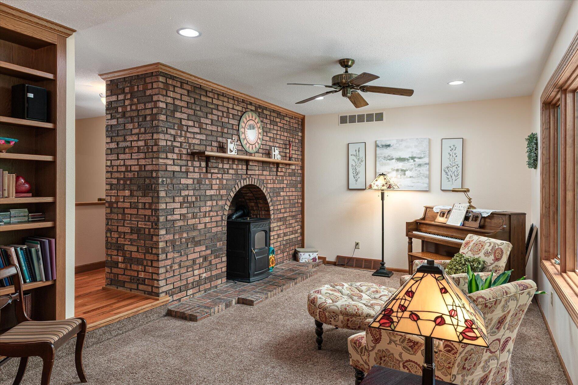 1184 Crescent Hills Drive Property Photo 7