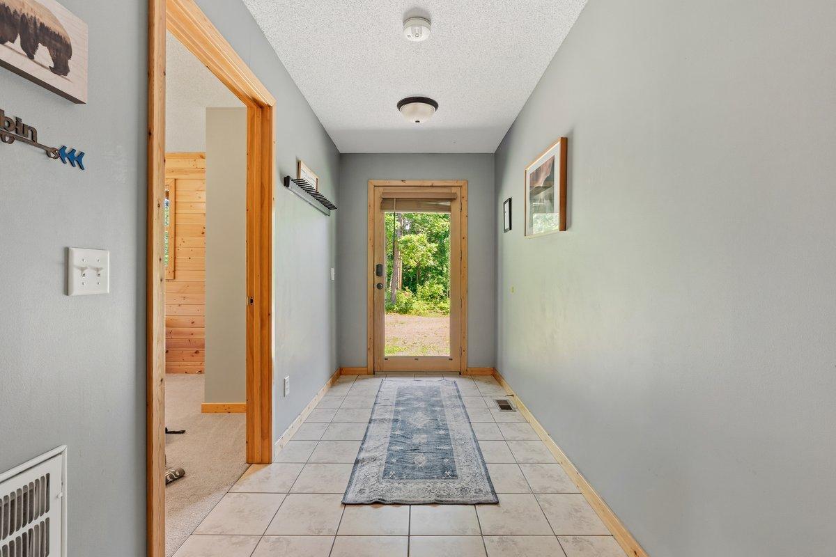 18541 Golf Circle Property Photo 4