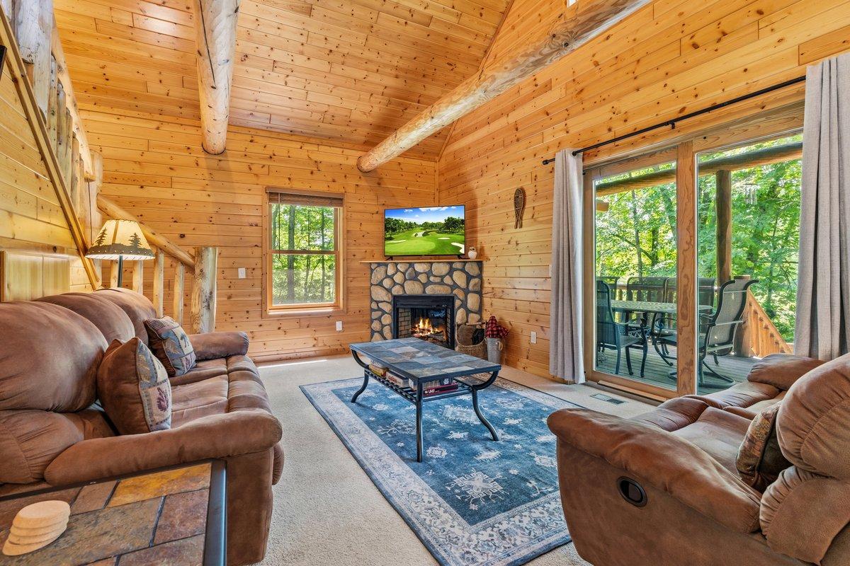 18541 Golf Circle Property Photo 6