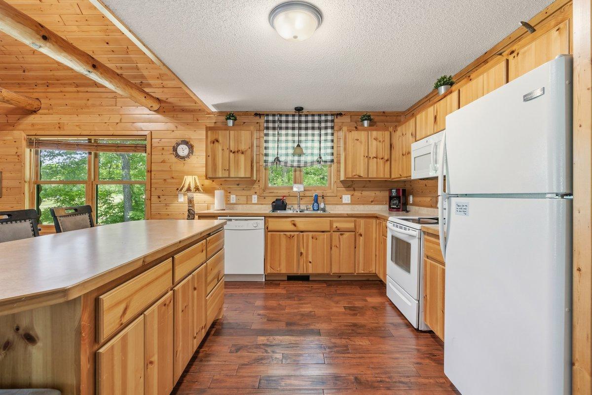 18541 Golf Circle Property Photo 10