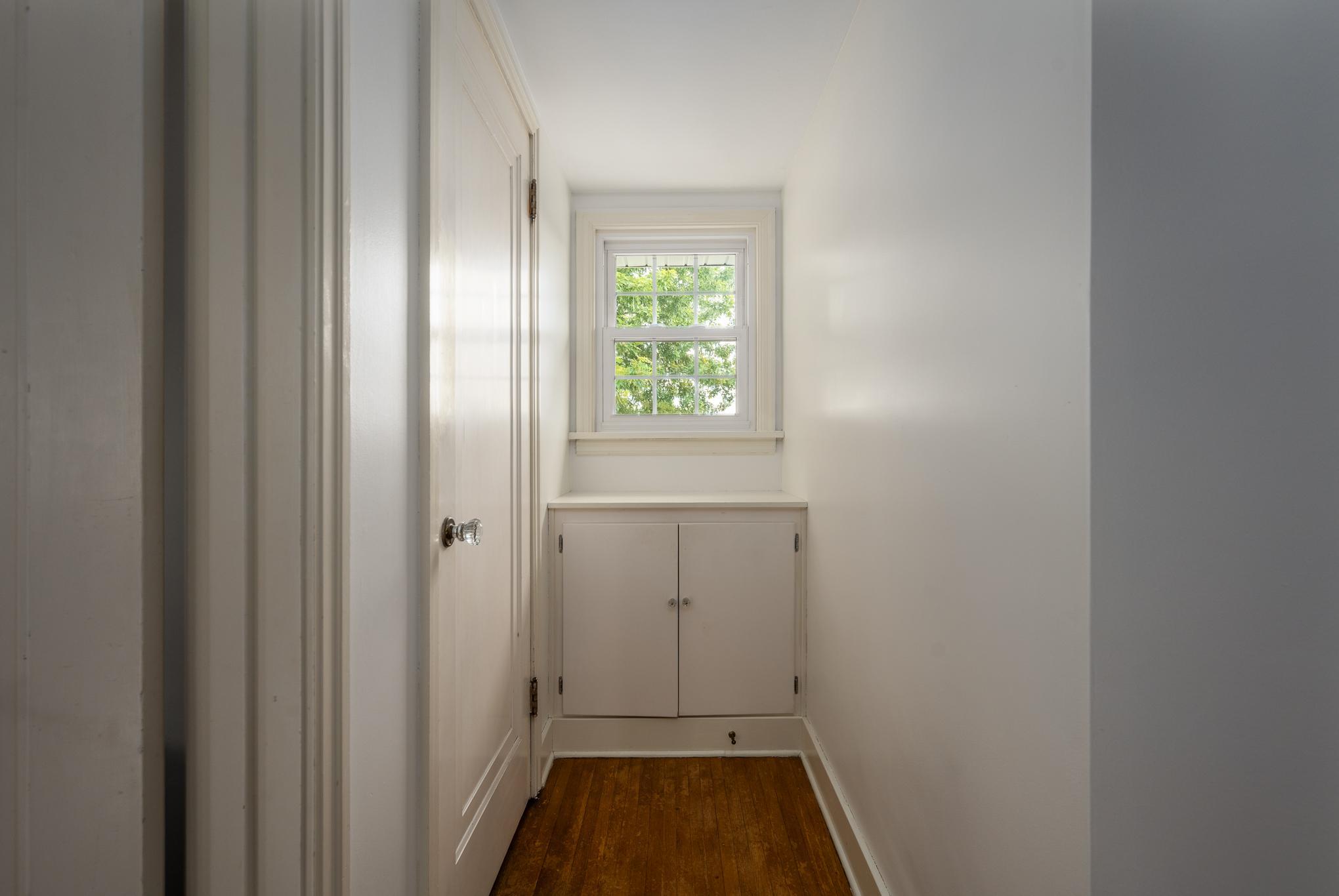 103 W 1st Street Property Photo 32