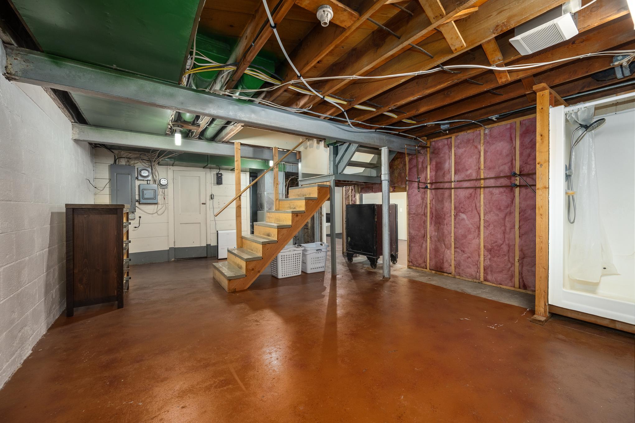 103 W 1st Street Property Photo 34