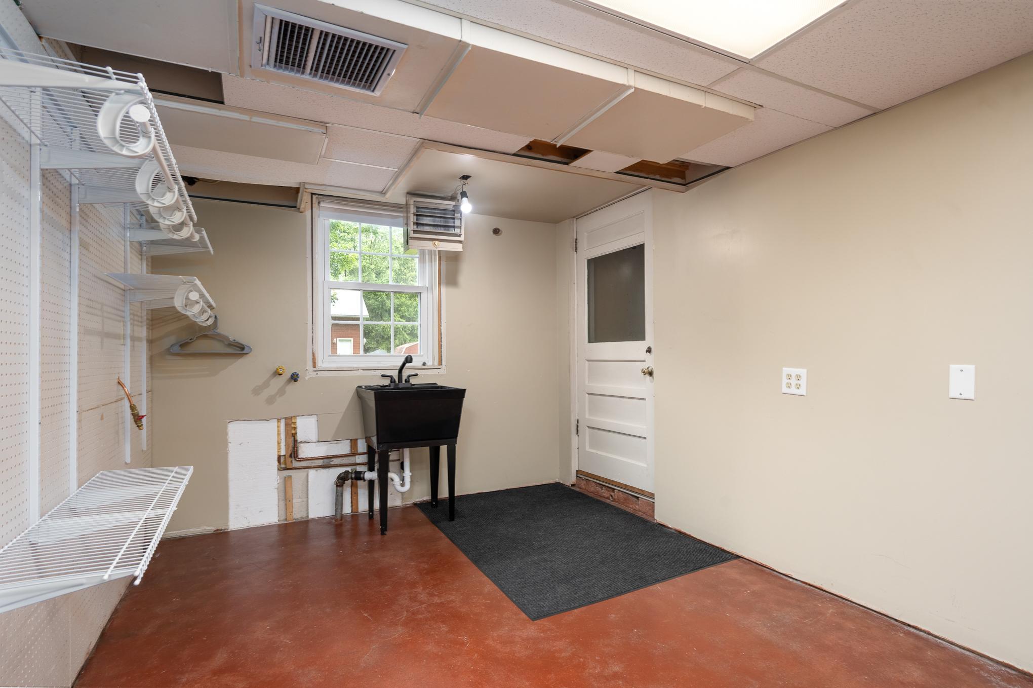 103 W 1st Street Property Photo 37