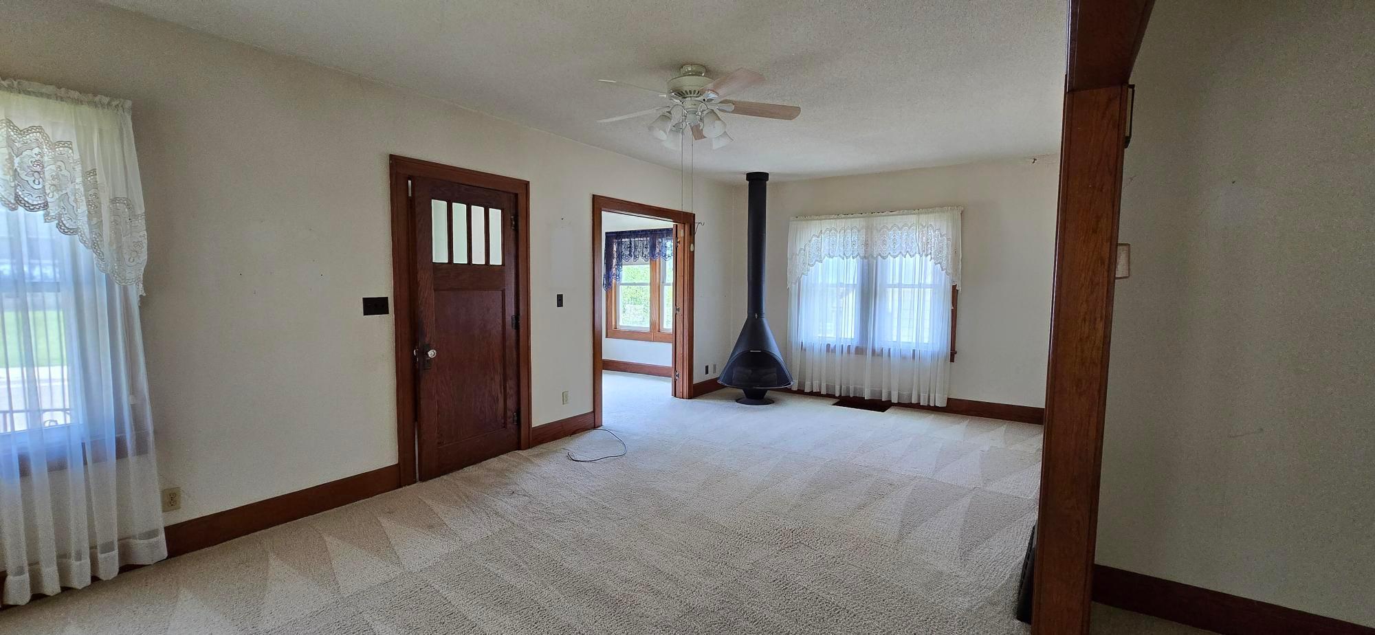 212 E 5th Street Property Photo 6