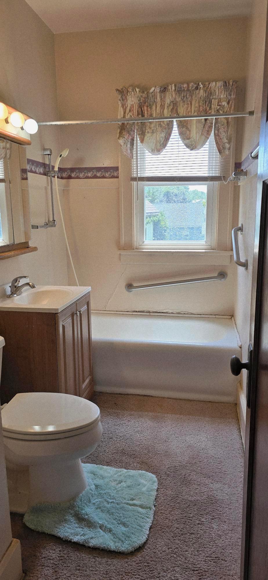 212 E 5th Street Property Photo 12