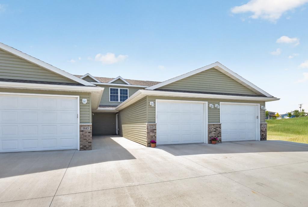 1845 Daniel Lane Ne Property Photo 1