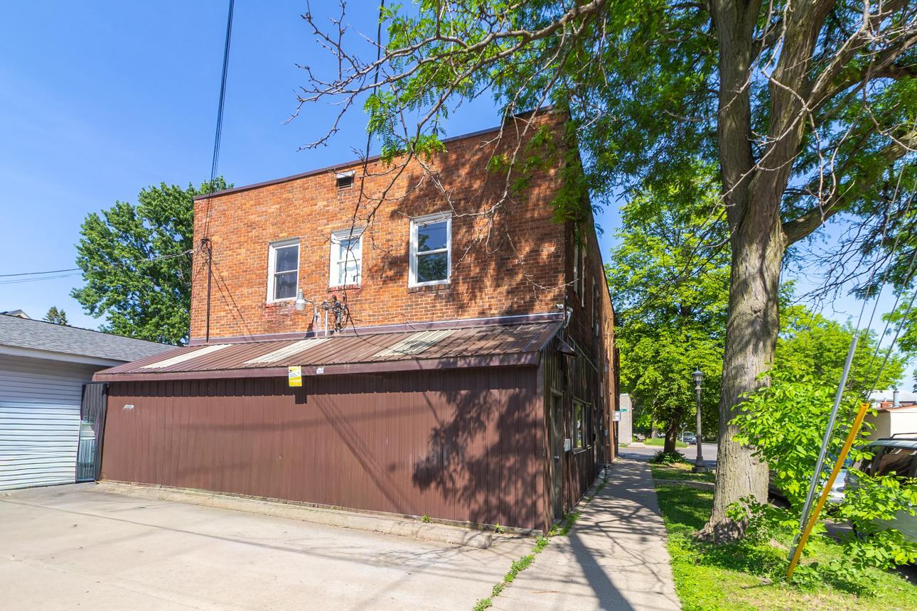 1321 Payne Avenue E Property Photo 5