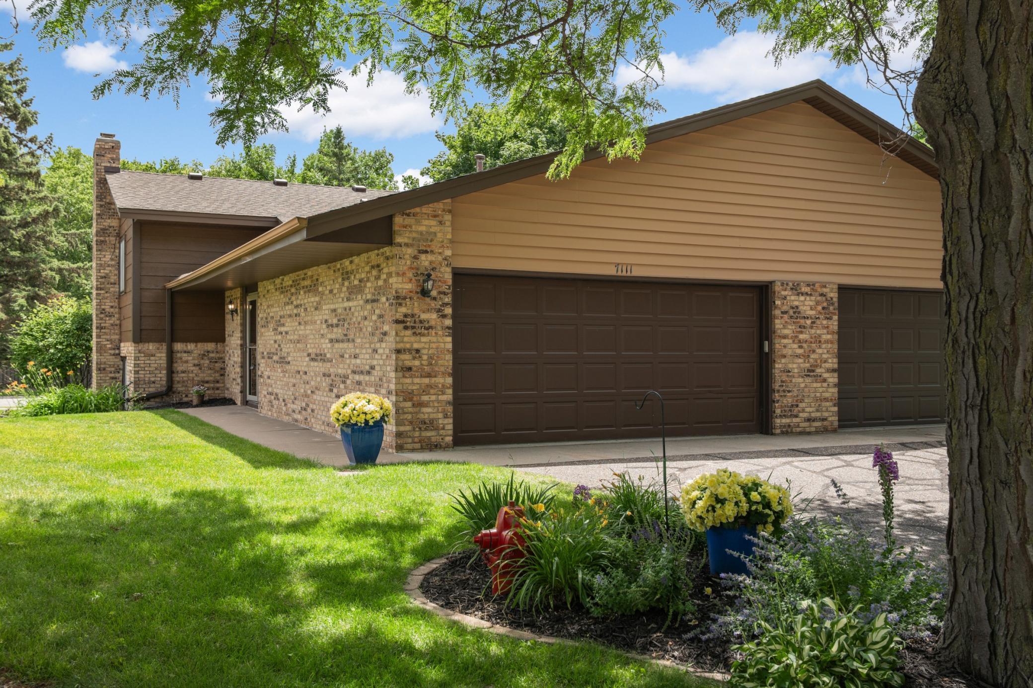 7111 Robinwood Bay