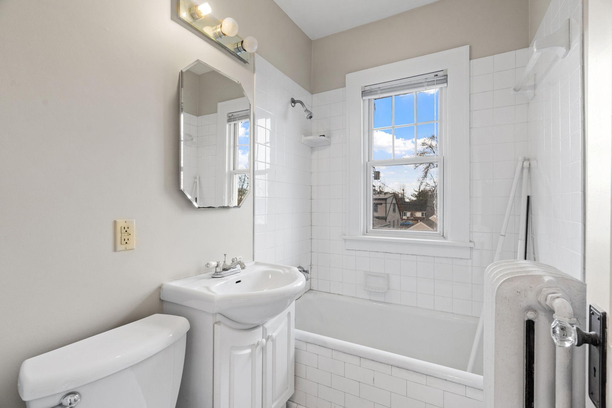 2196 Eleanor Avenue Property Photo 30