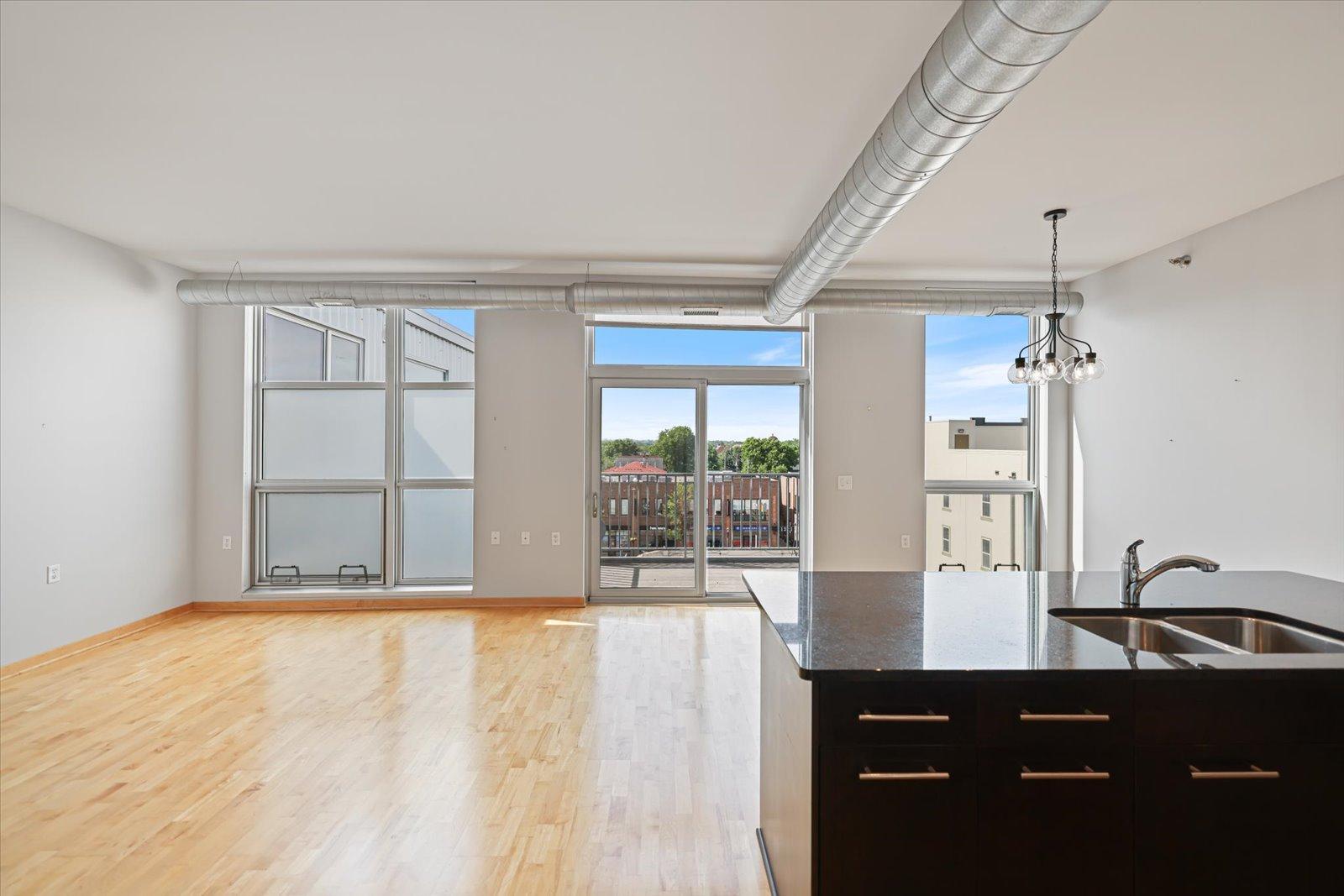 1211 Lagoon Avenue 510 Property Photo 2