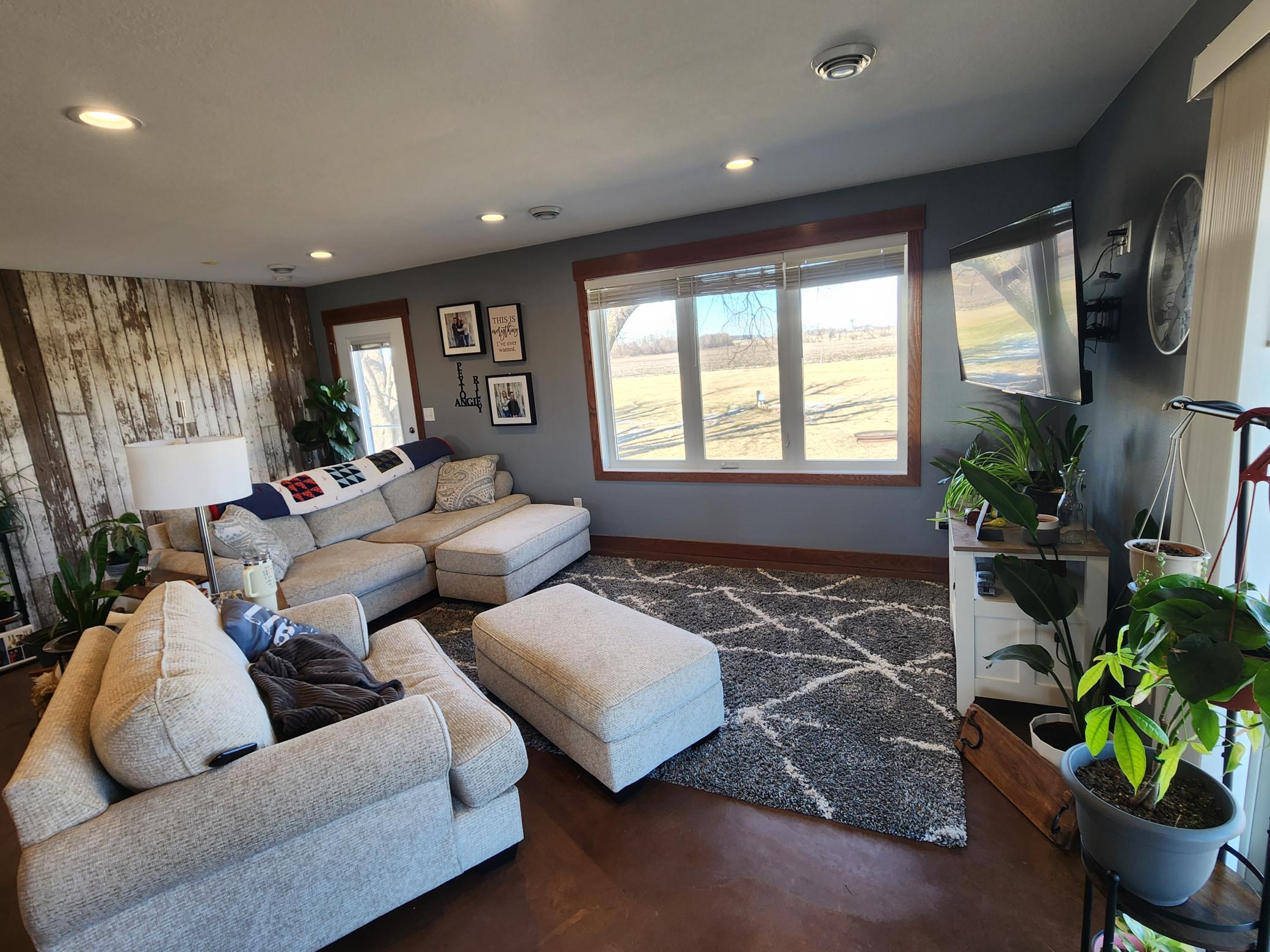 210 1st Street Property Photo 5