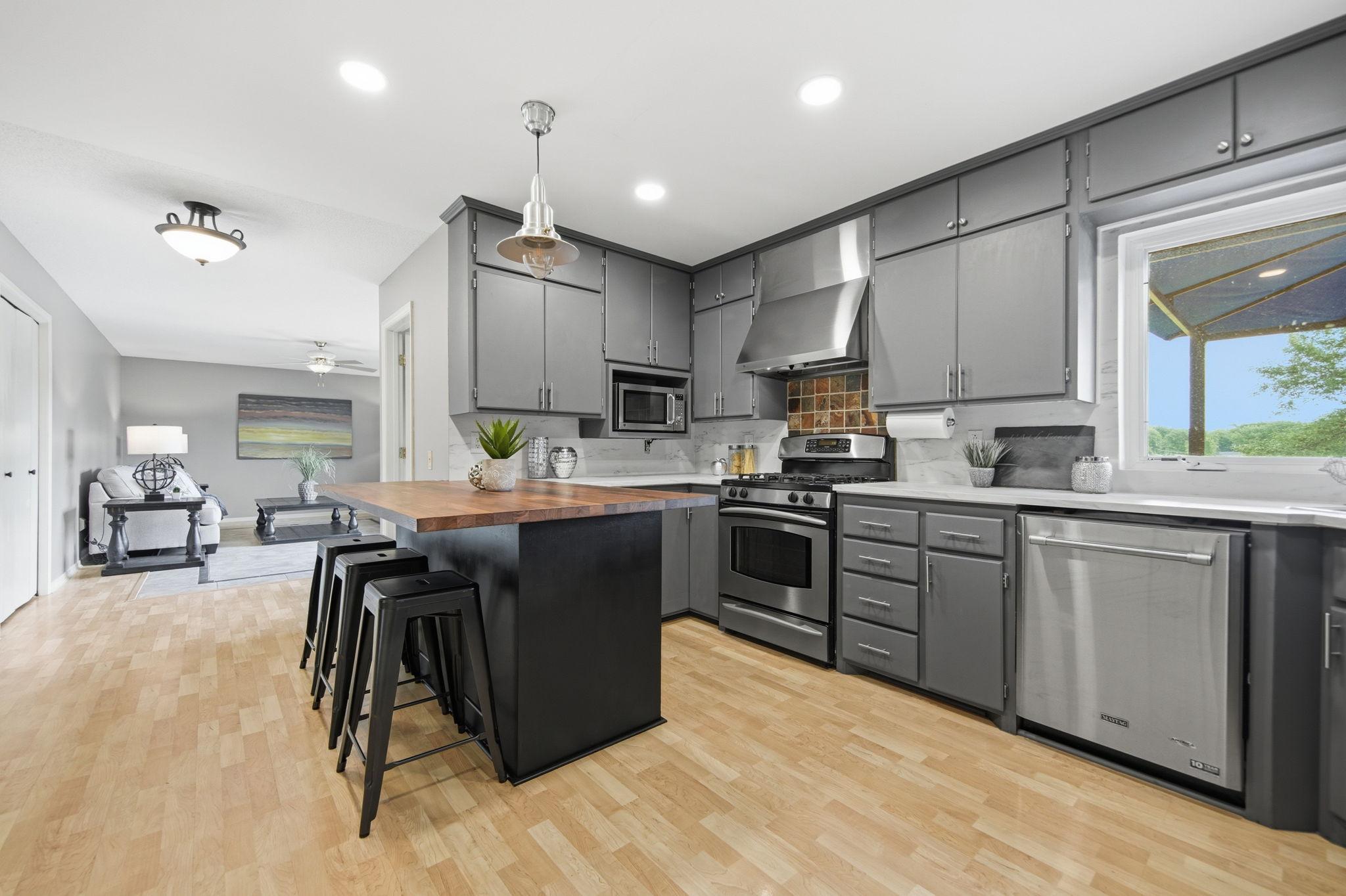 1294 Jamison Avenue Ne Property Photo 6