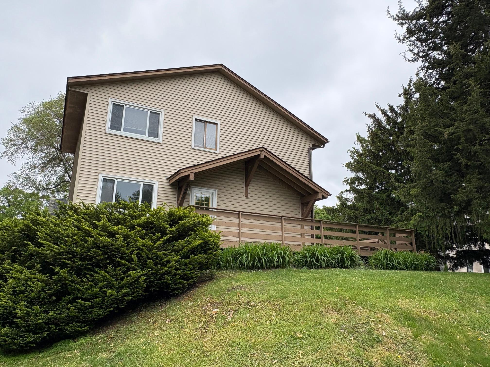 3441 Pilgrim Lane N Property Photo 1