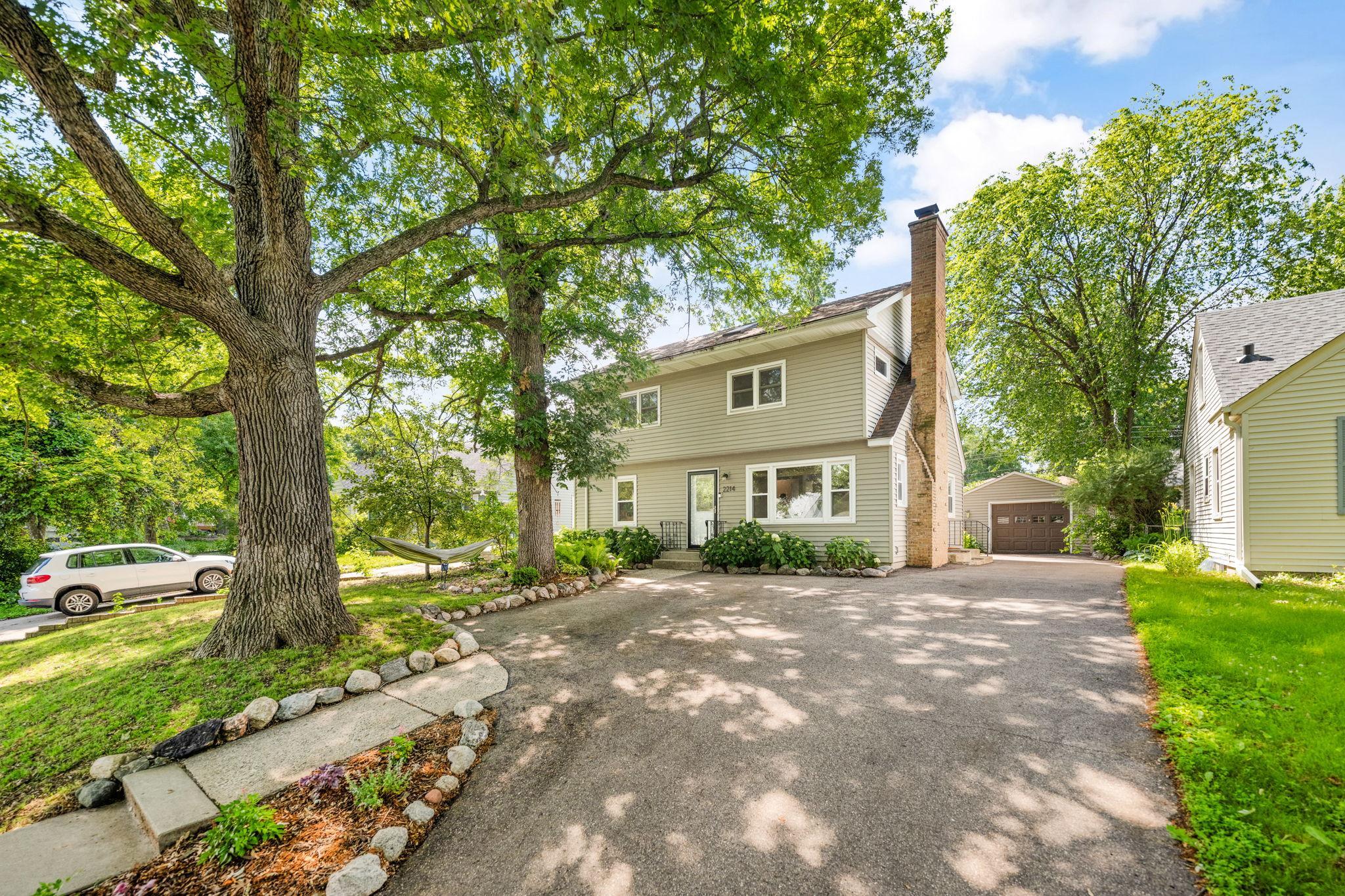 2214 Forest Drive NE Property Photo 1