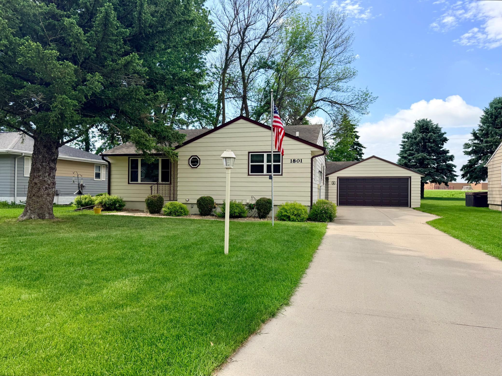 1801 S Shore Drive Property Photo 3