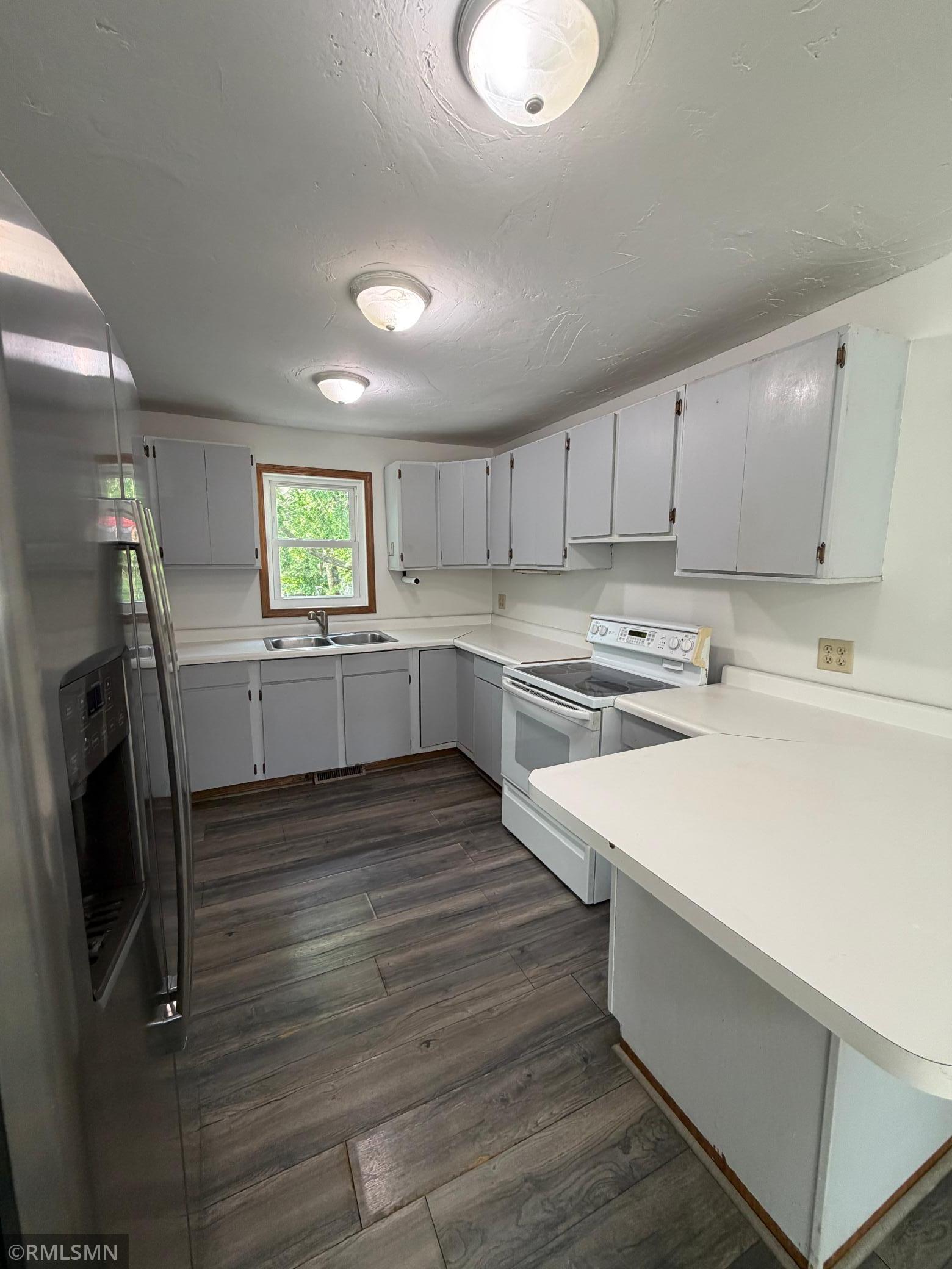 607 1st Avenue E Property Photo 1