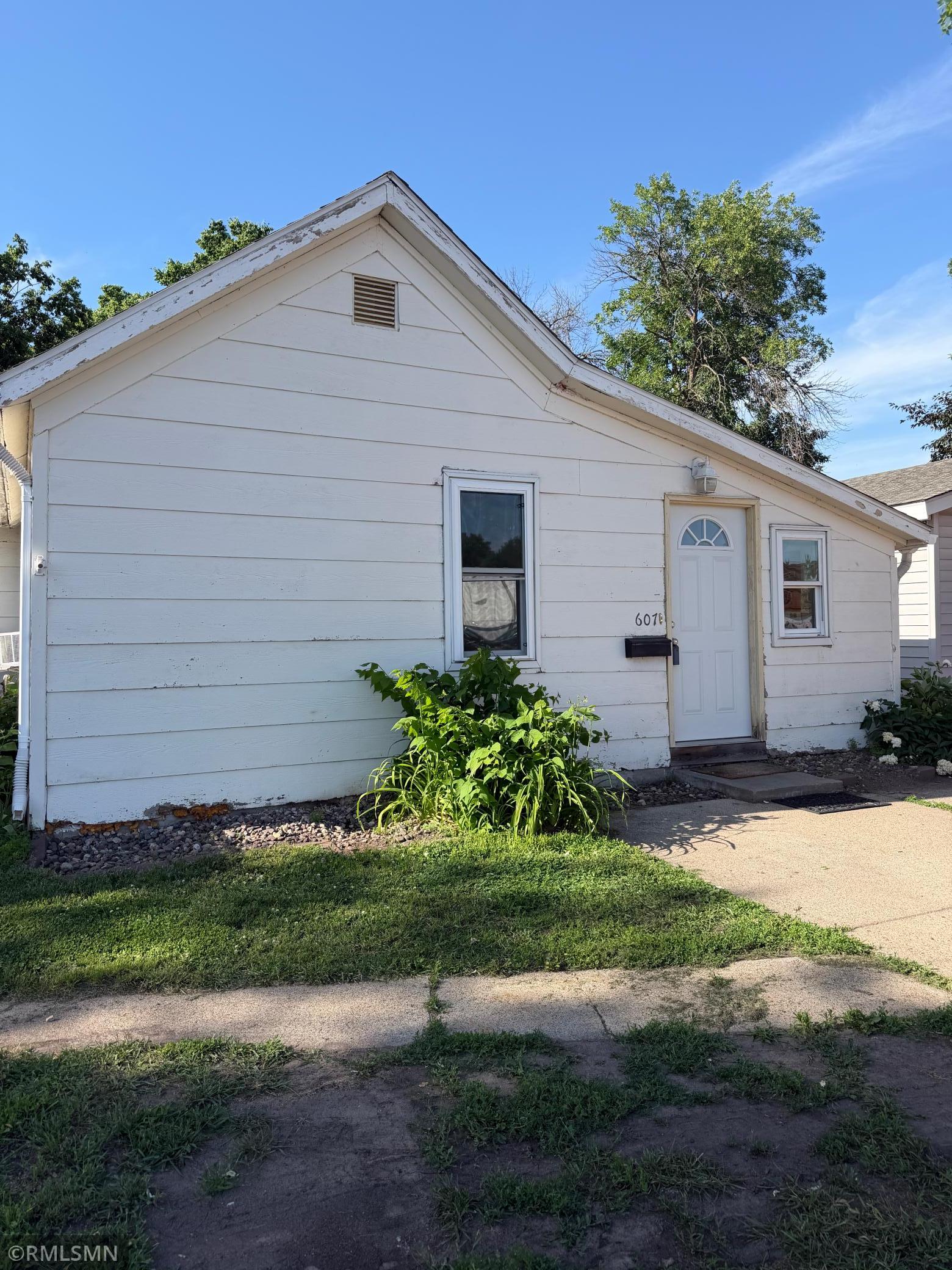 607 1st Avenue E Property Photo 2
