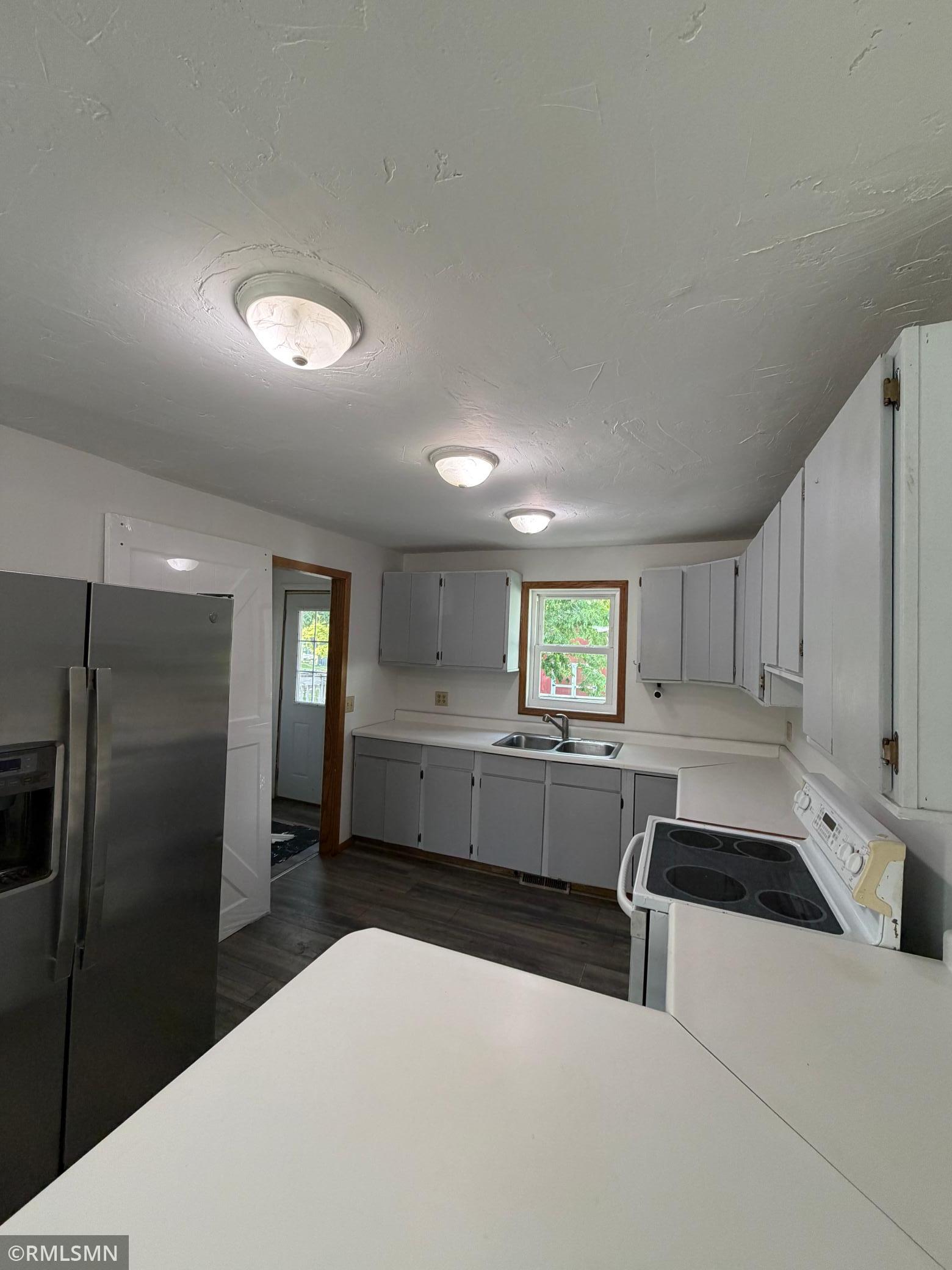 607 1st Avenue E Property Photo 4