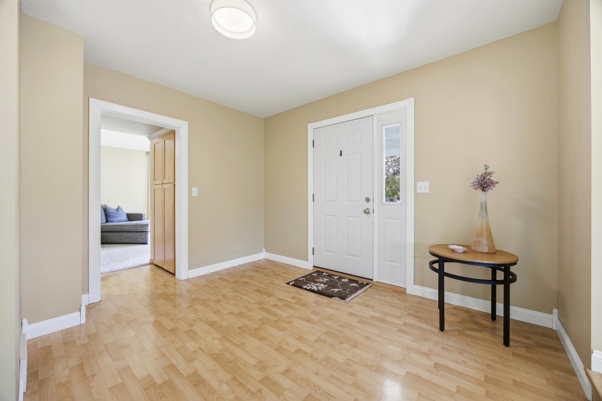 1323 S River Drive Property Photo 7
