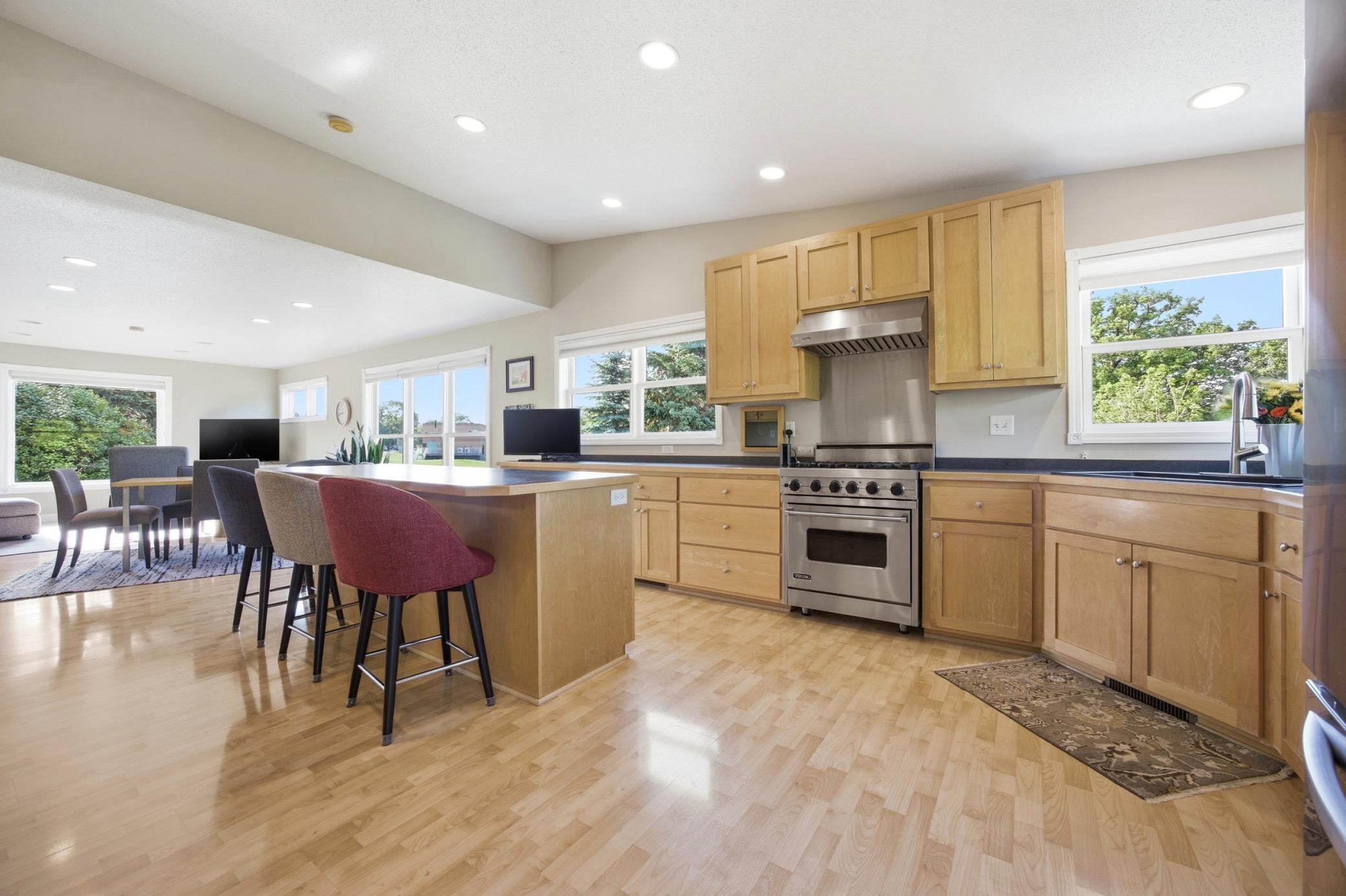 1323 S River Drive Property Photo 8
