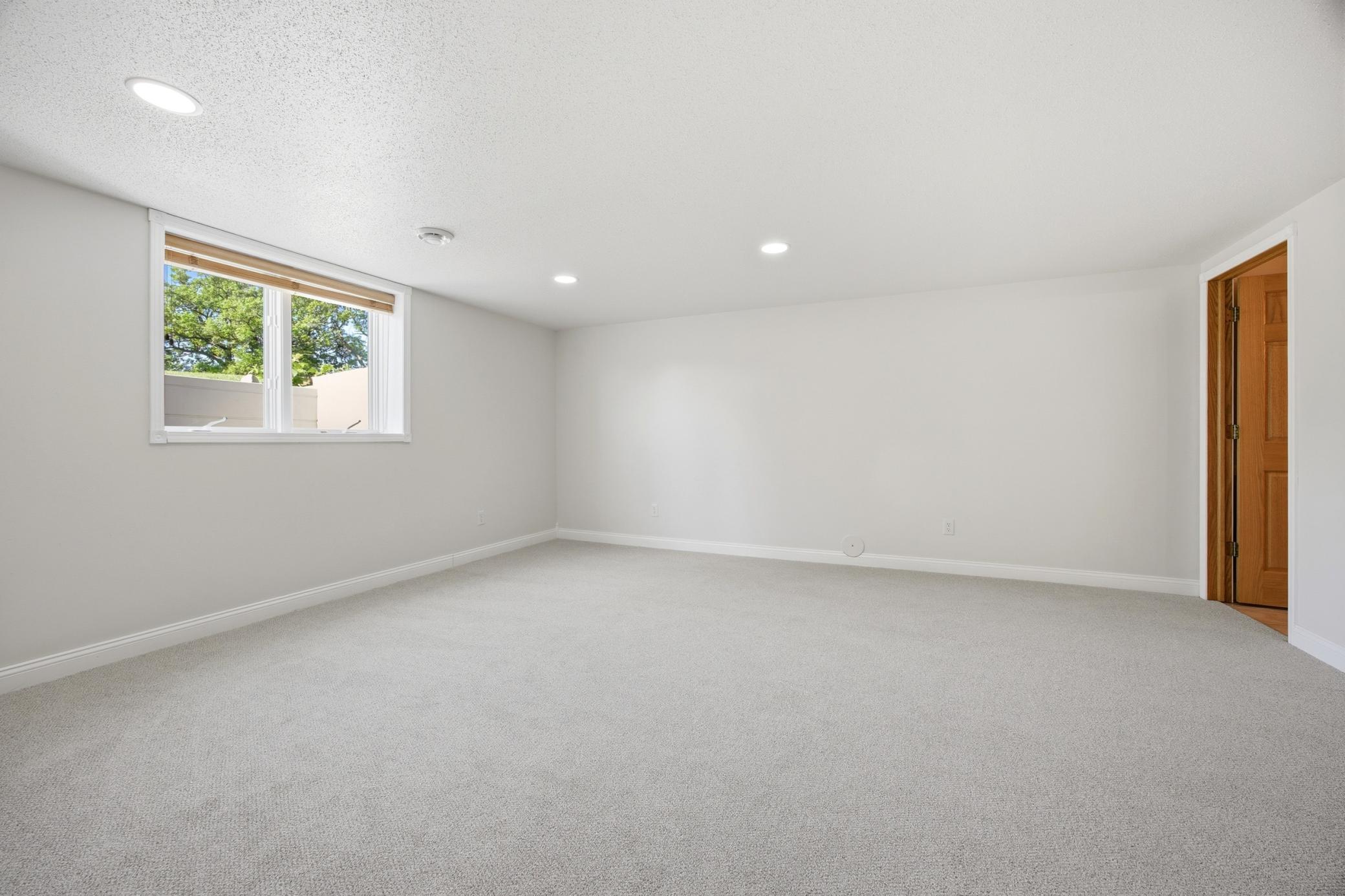 1323 S River Drive Property Photo 35