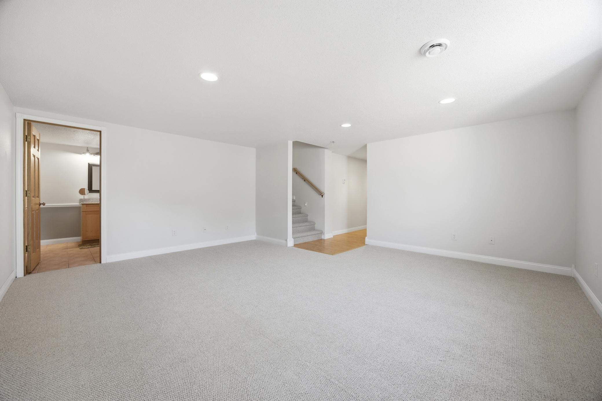 1323 S River Drive Property Photo 36