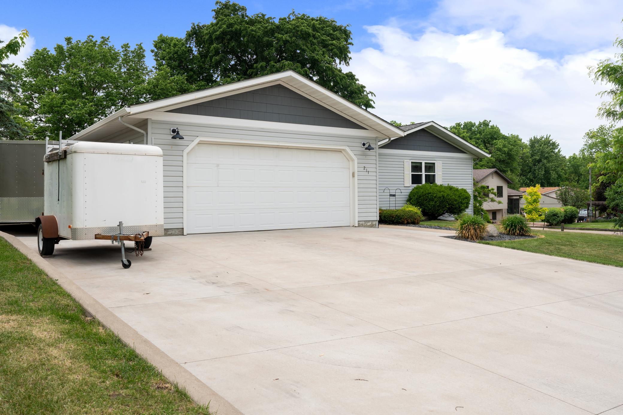 211 Sunrise Drive Property Photo 1