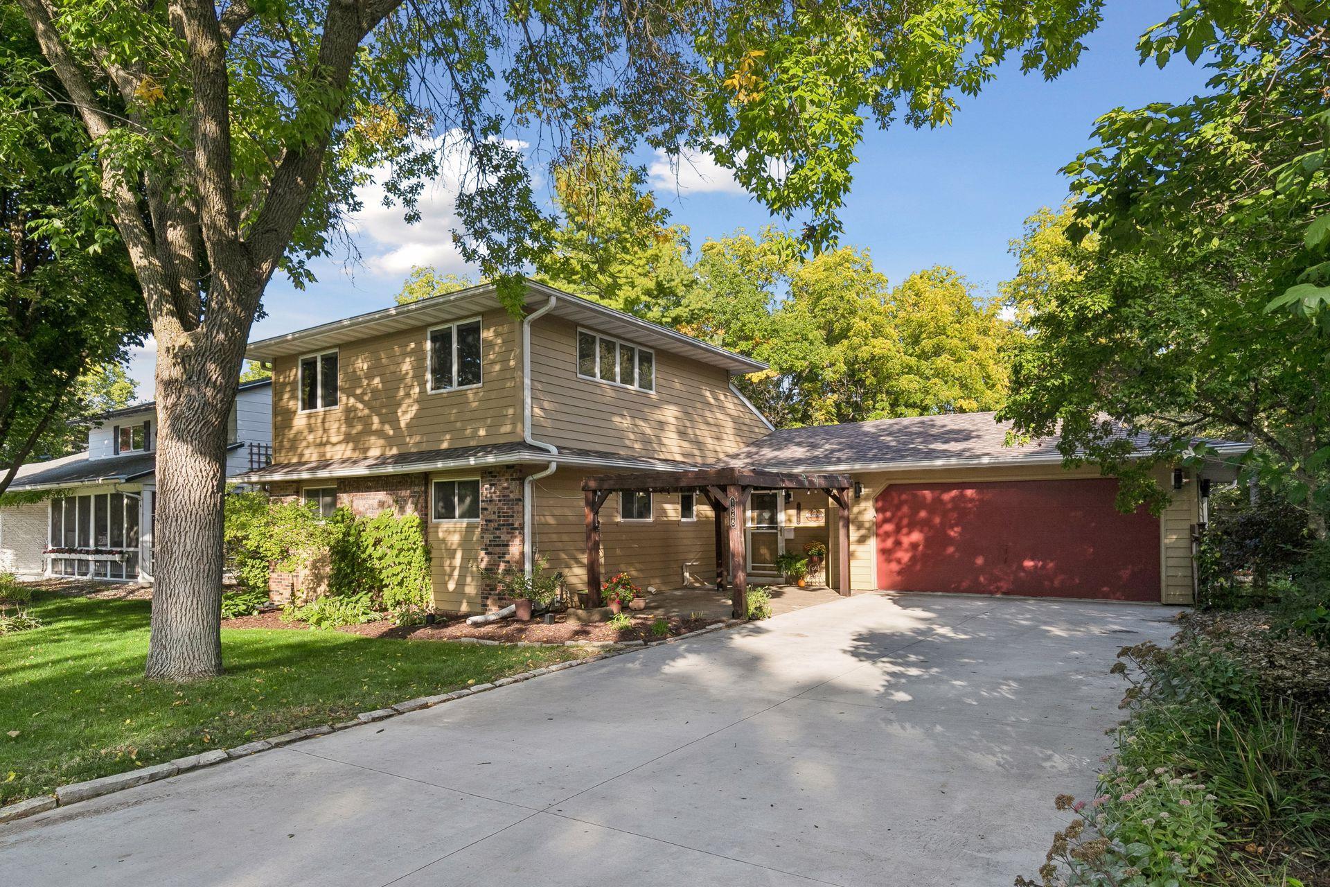 1868 Woodland Drive Property Photo