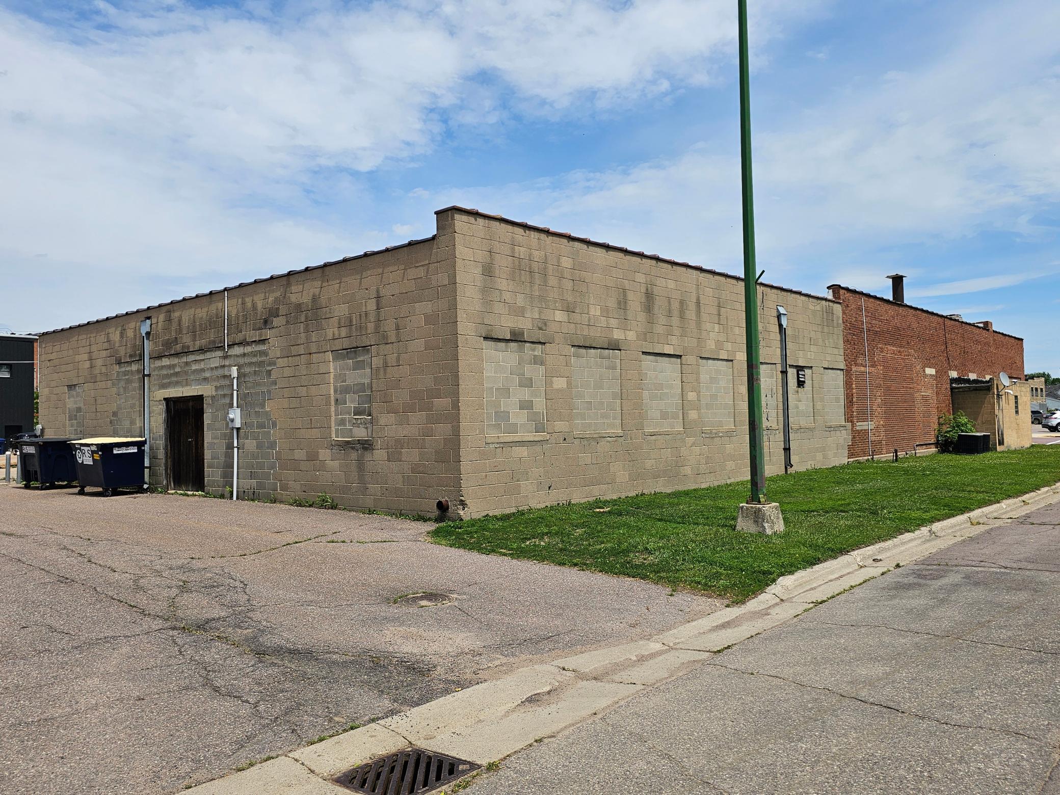 140 S First Avenue Property Photo 27