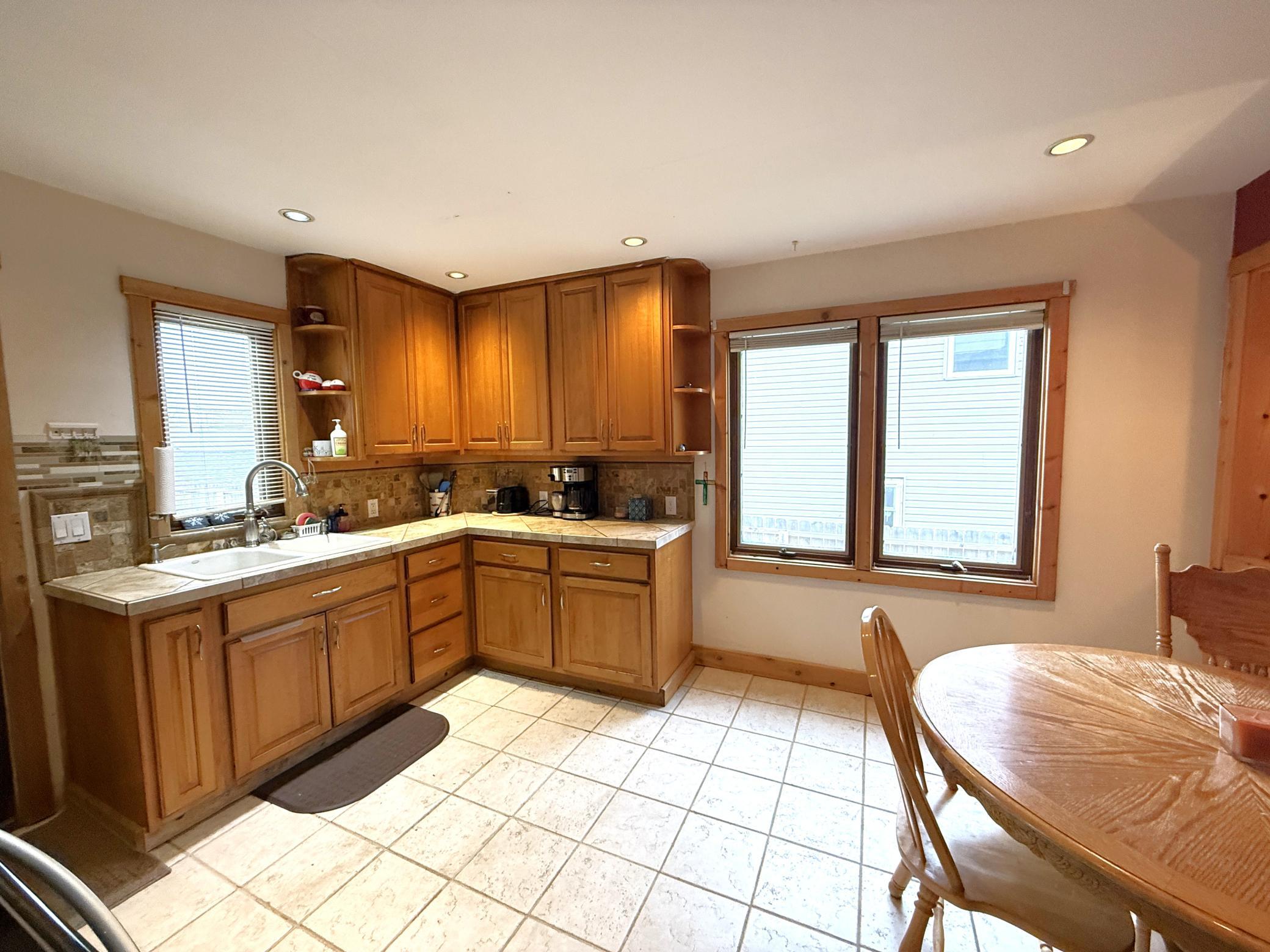 37 E Boundary Street E Property Photo 5