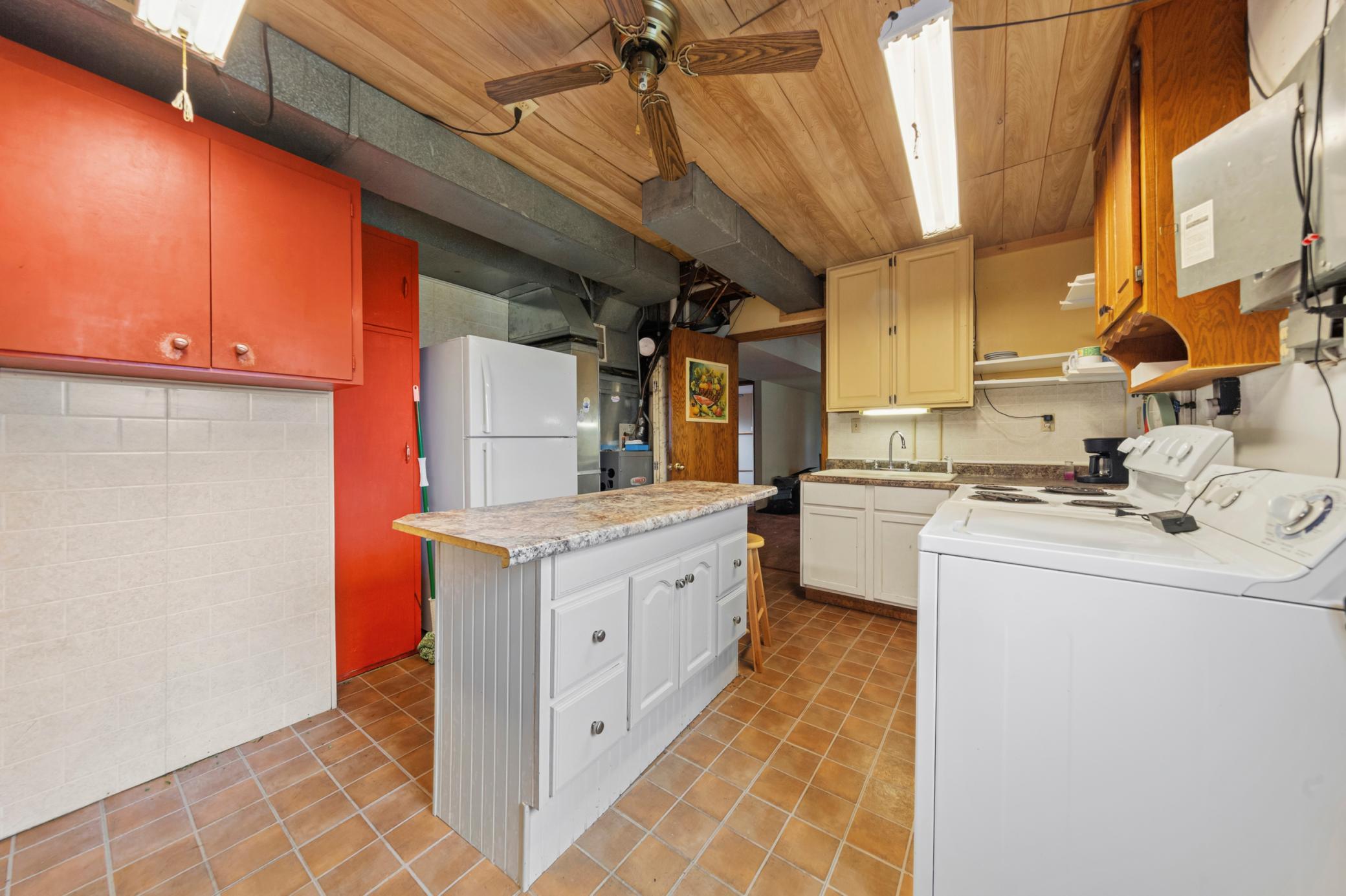 1114 N High Street Property Photo 11