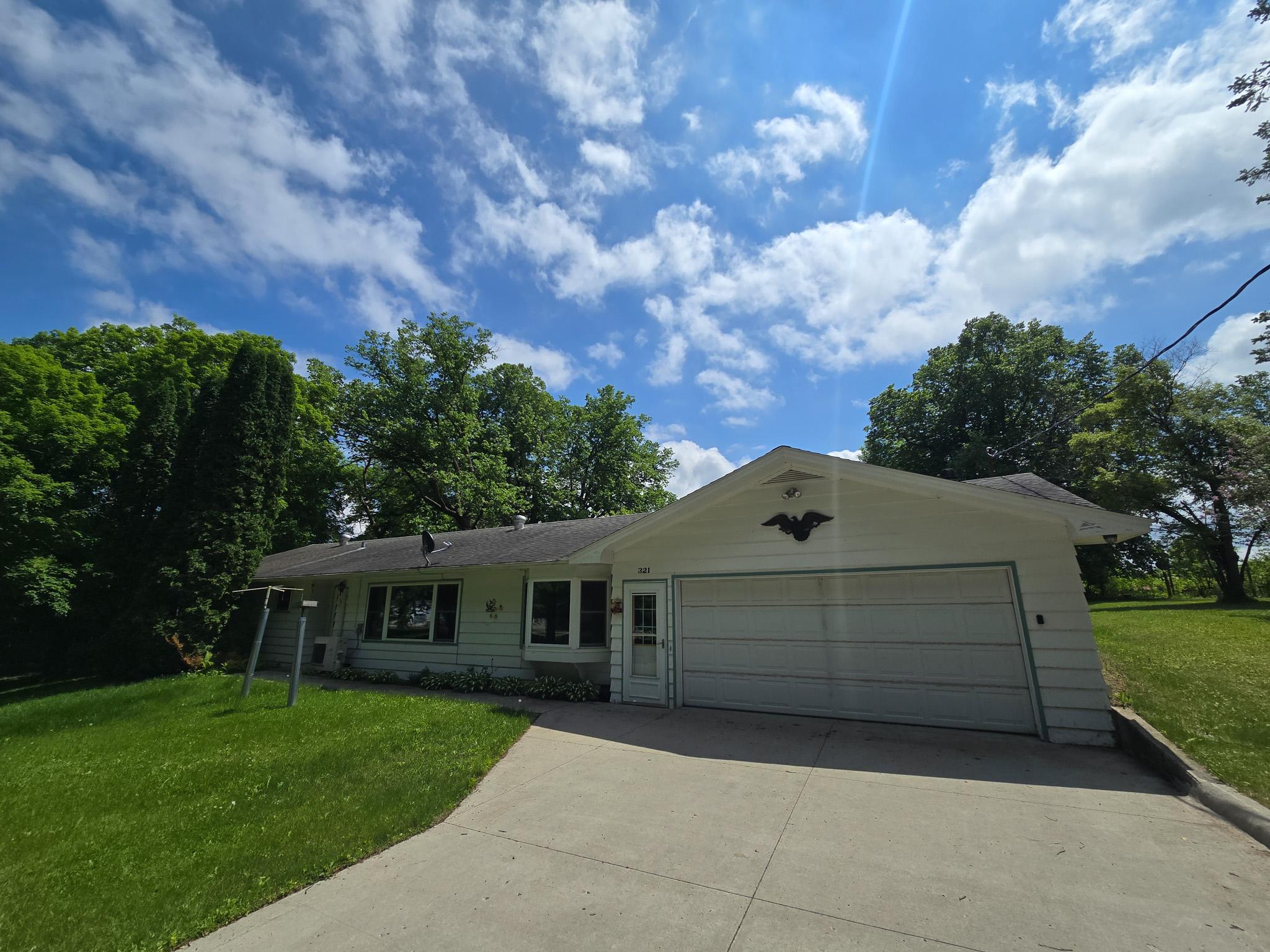 321 E Scharf Avenue Property Photo 1