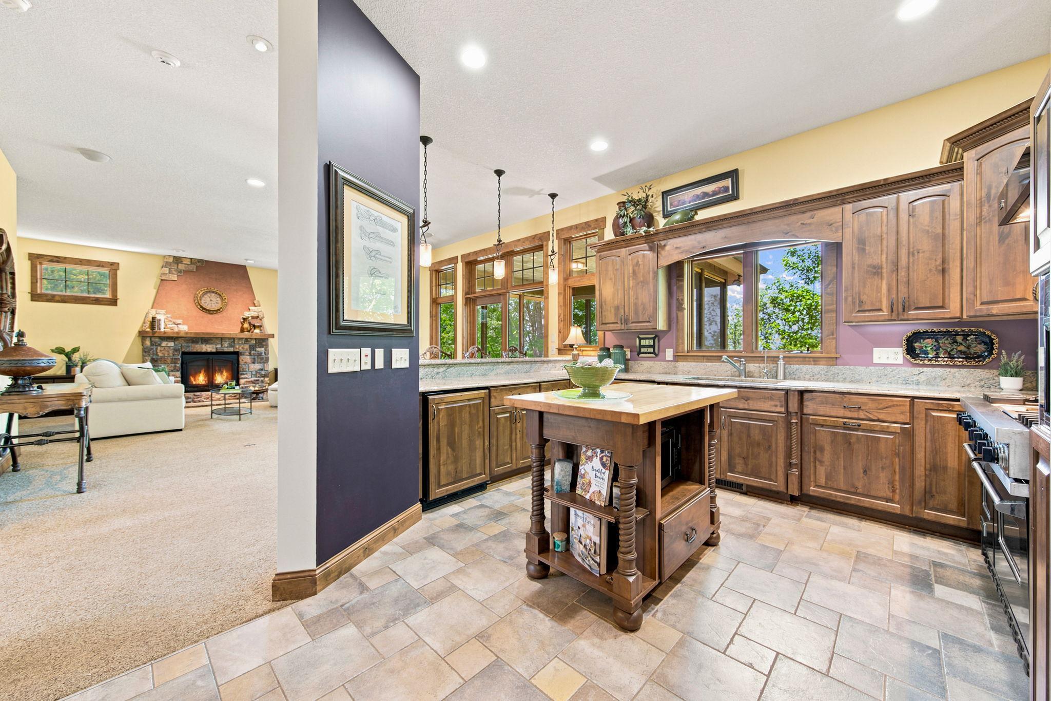 1008 Newhall Drive Property Photo 11