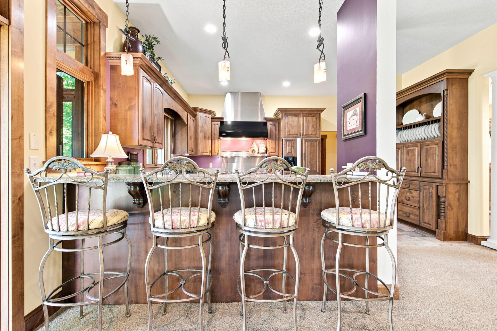 1008 Newhall Drive Property Photo 12