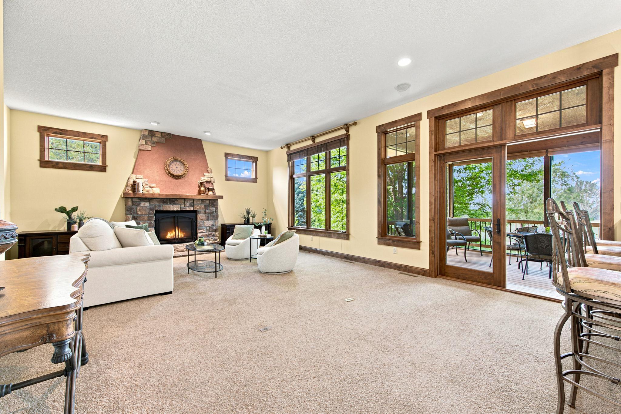 1008 Newhall Drive Property Photo 13