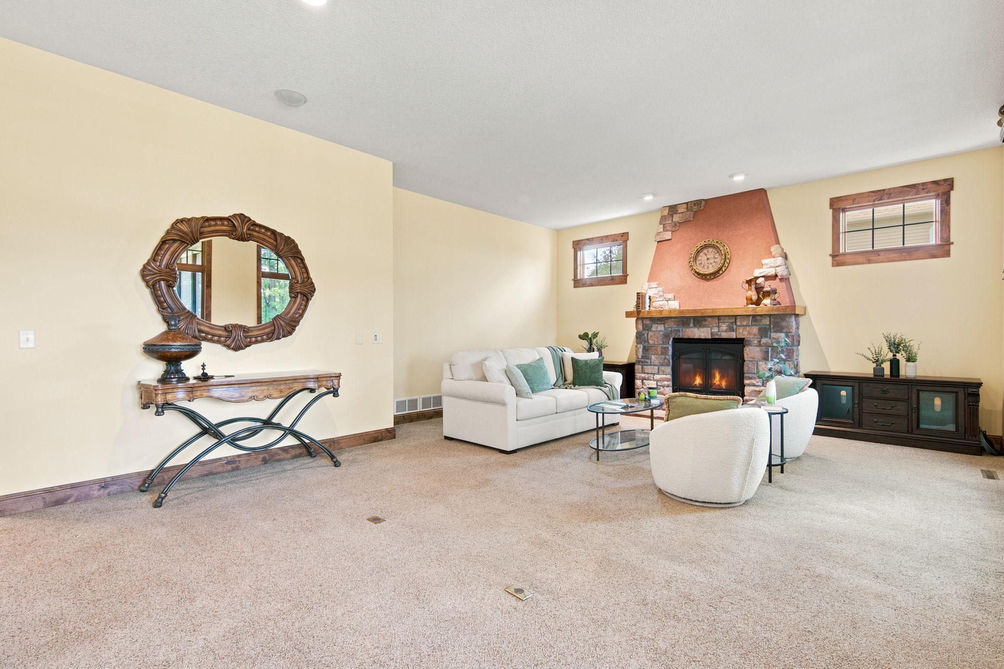 1008 Newhall Drive Property Photo 19
