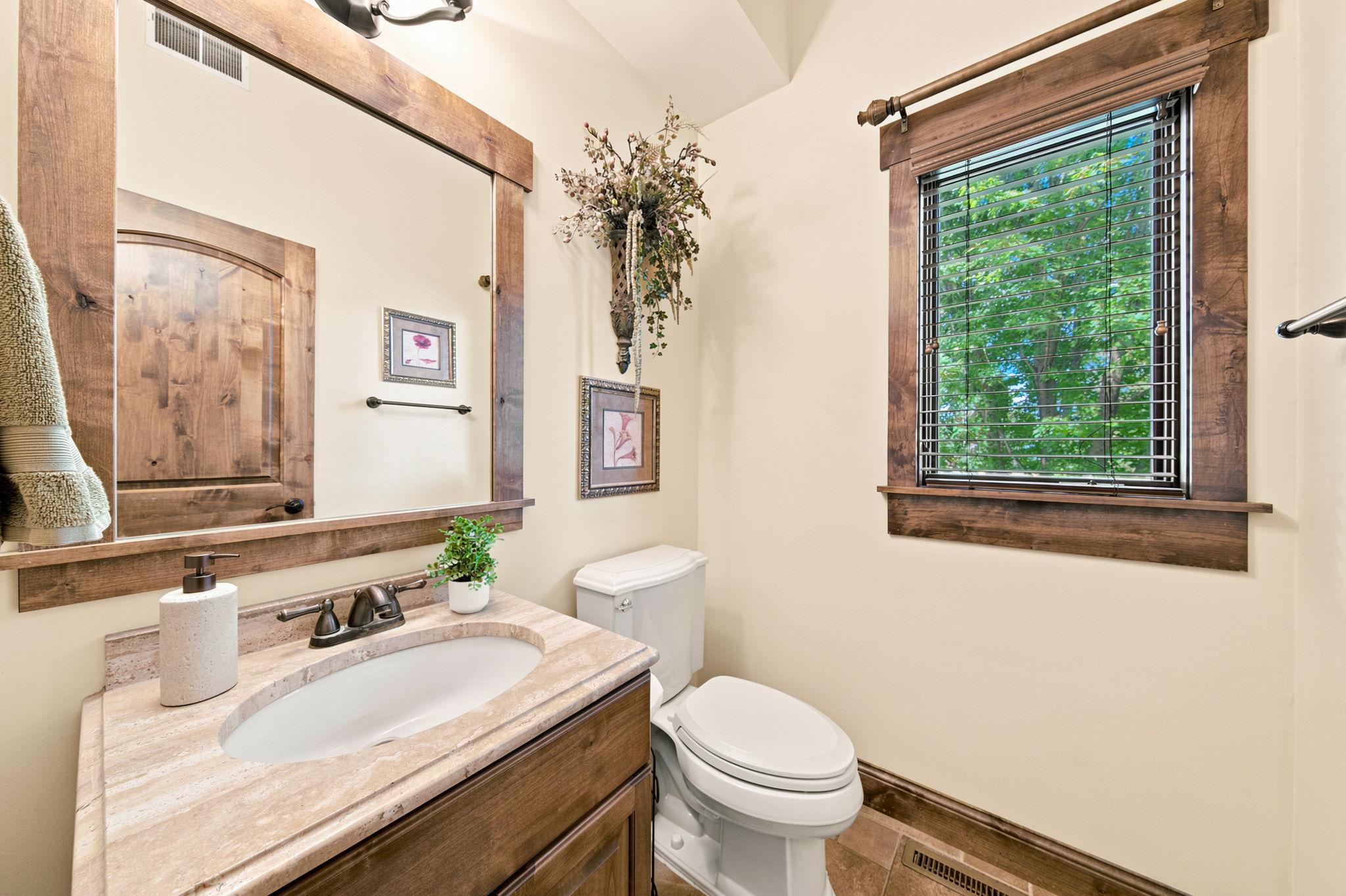 1008 Newhall Drive Property Photo 24