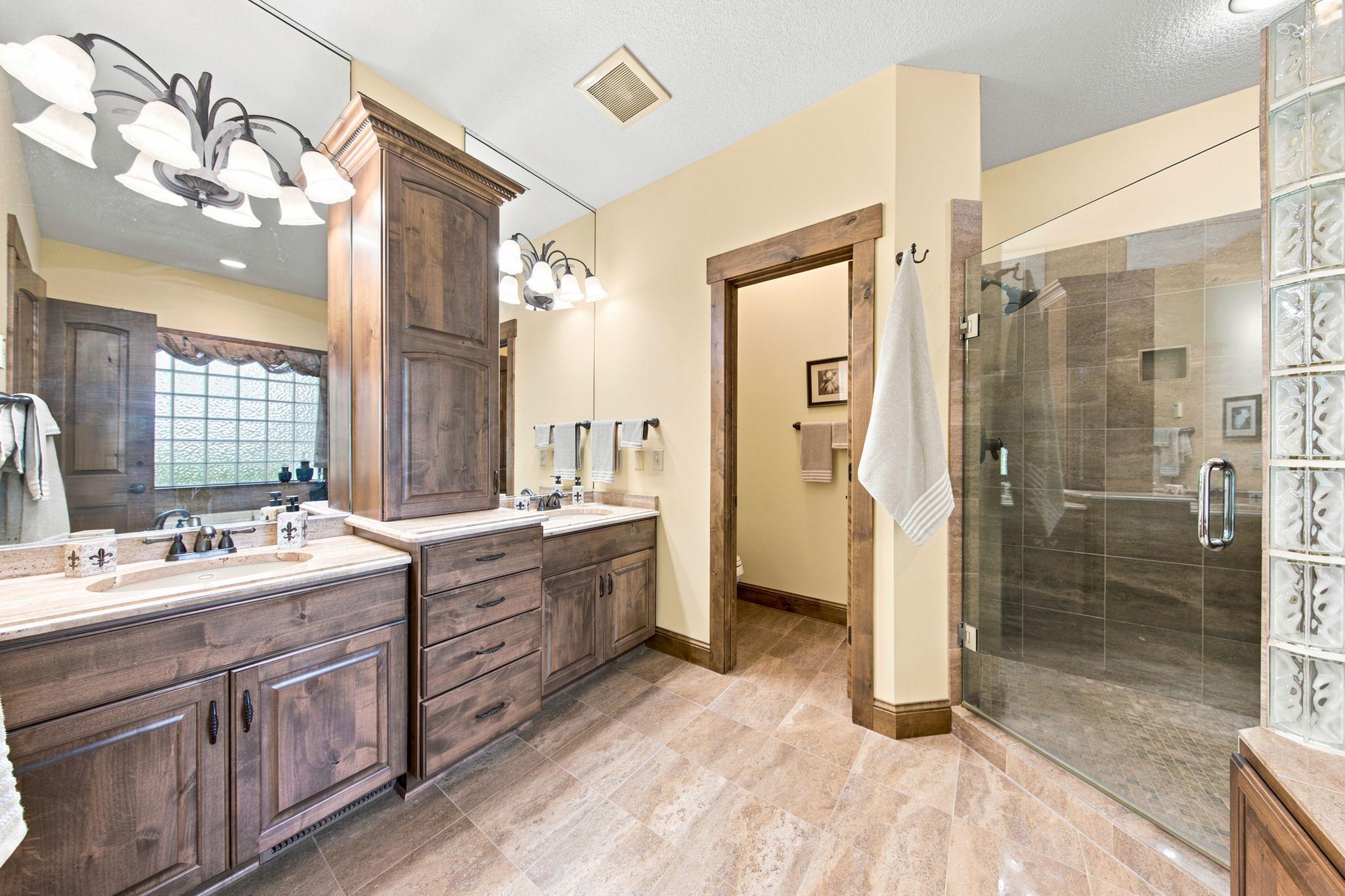 1008 Newhall Drive Property Photo 31