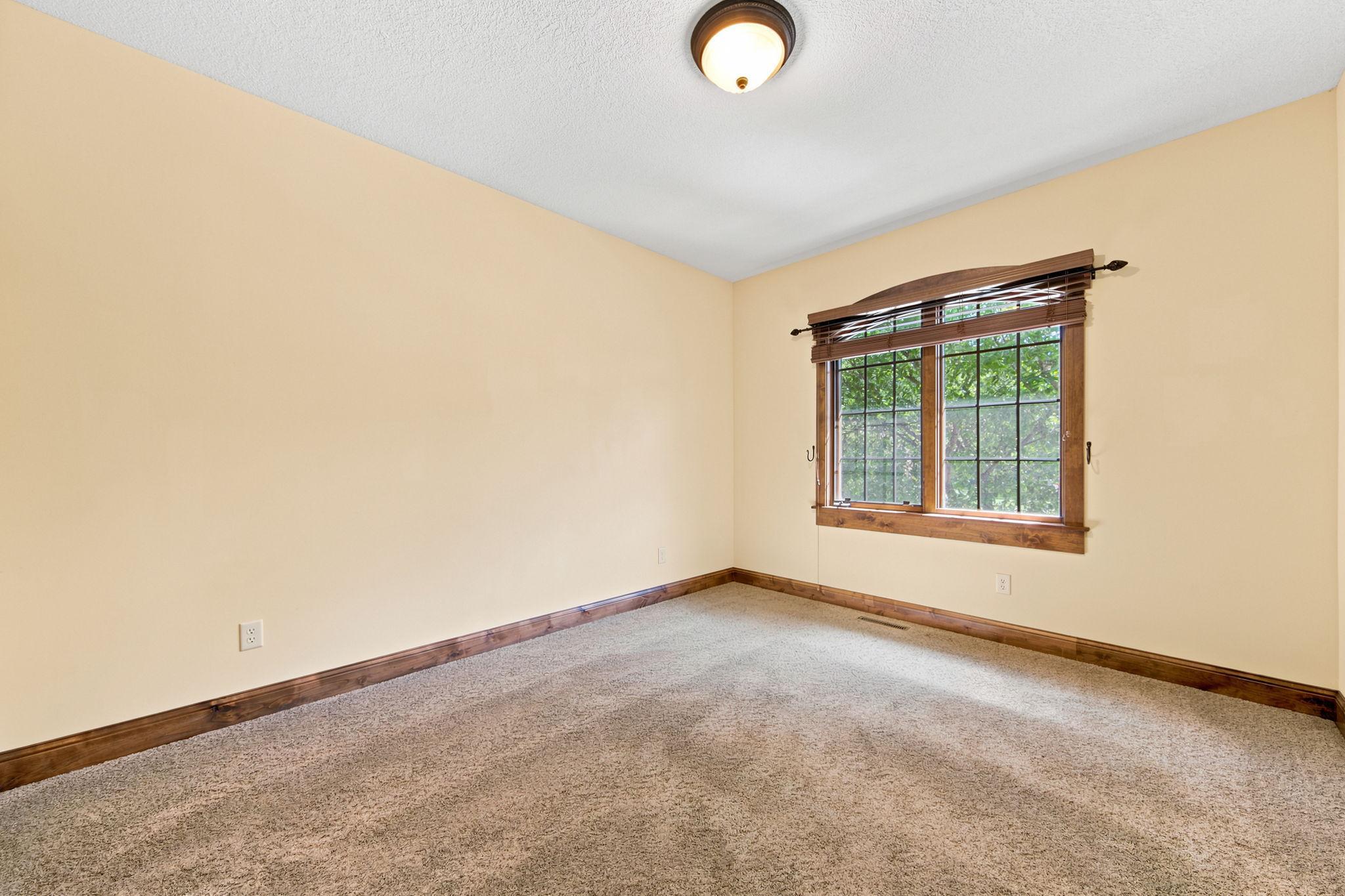 1008 Newhall Drive Property Photo 38