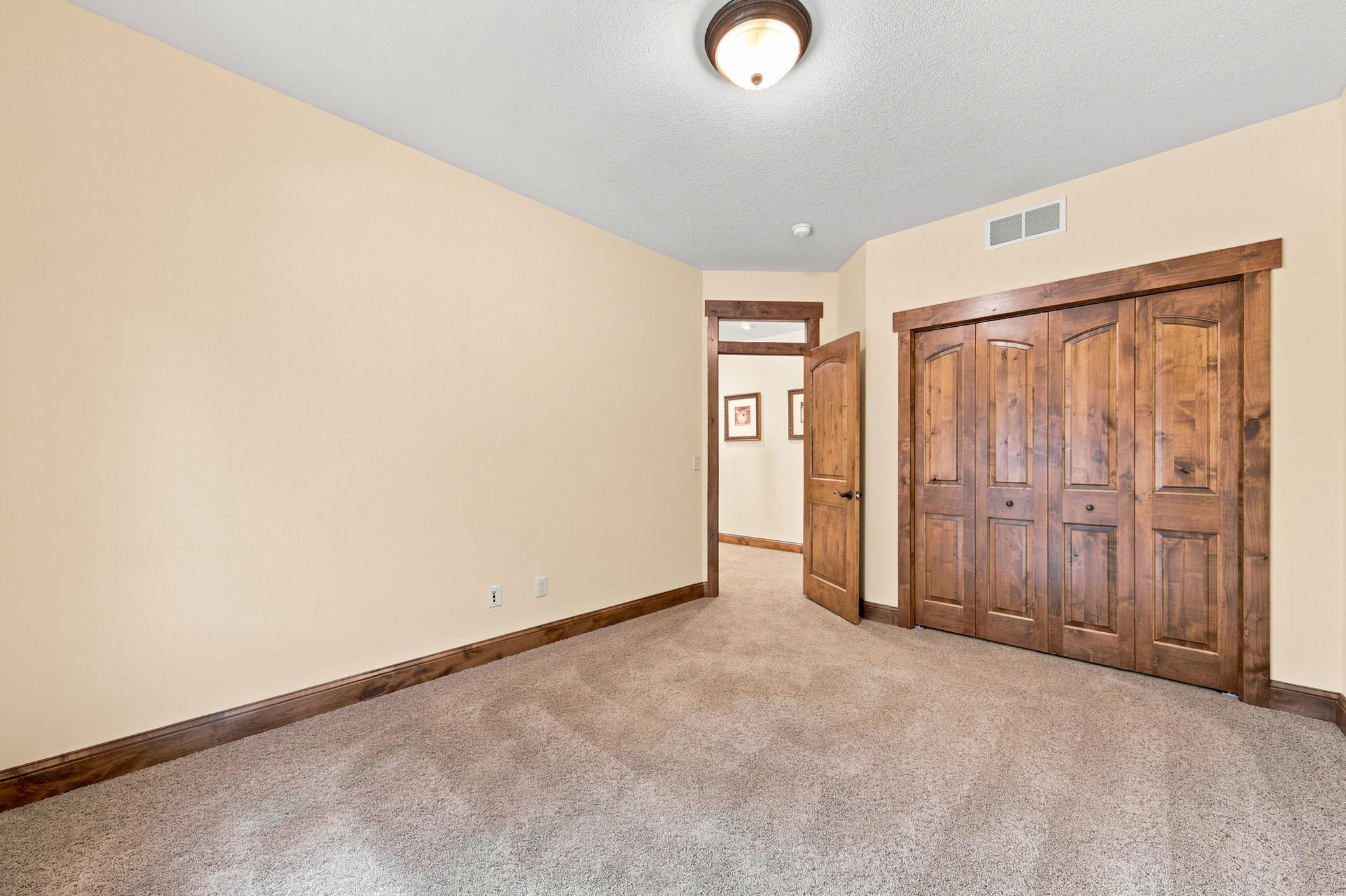 1008 Newhall Drive Property Photo 39