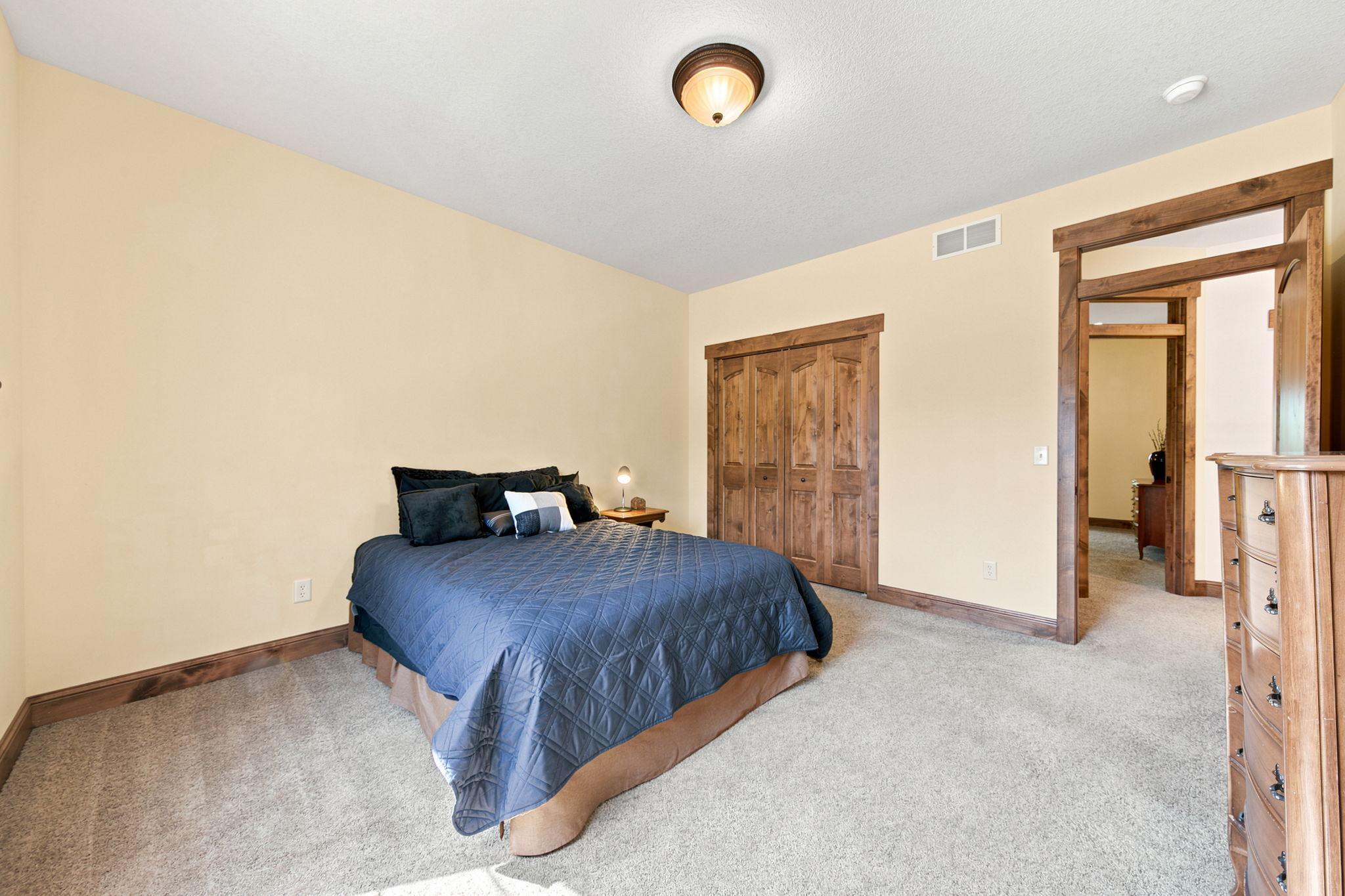1008 Newhall Drive Property Photo 42