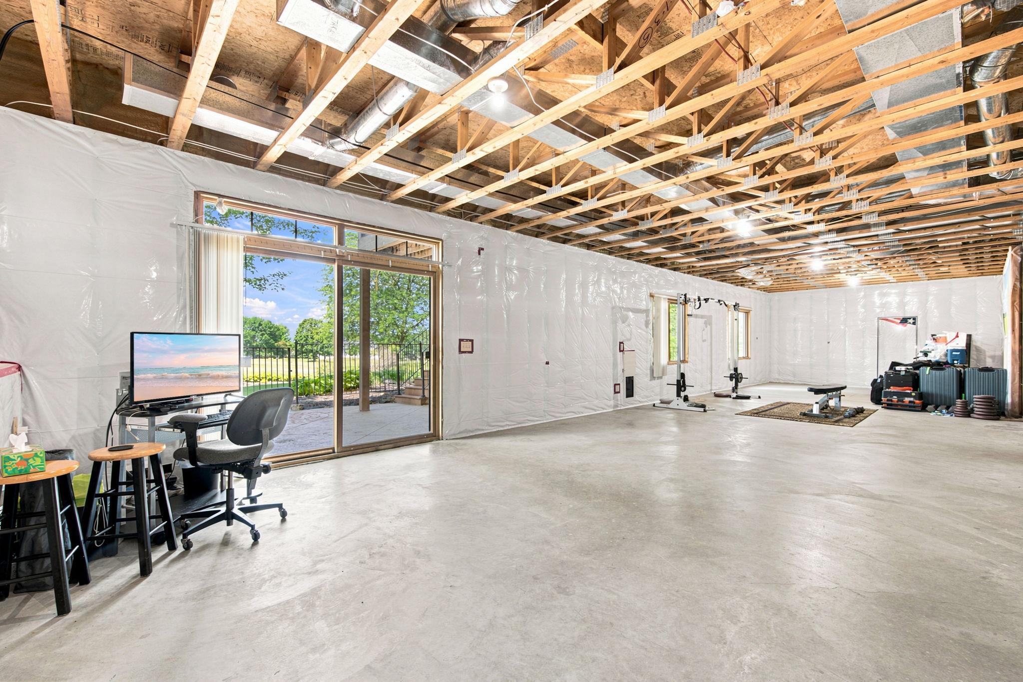 1008 Newhall Drive Property Photo 43