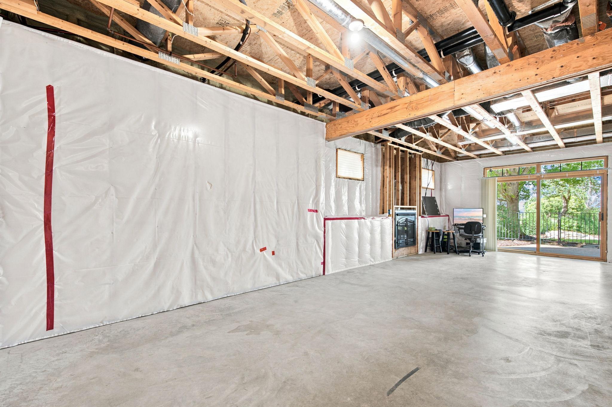 1008 Newhall Drive Property Photo 44