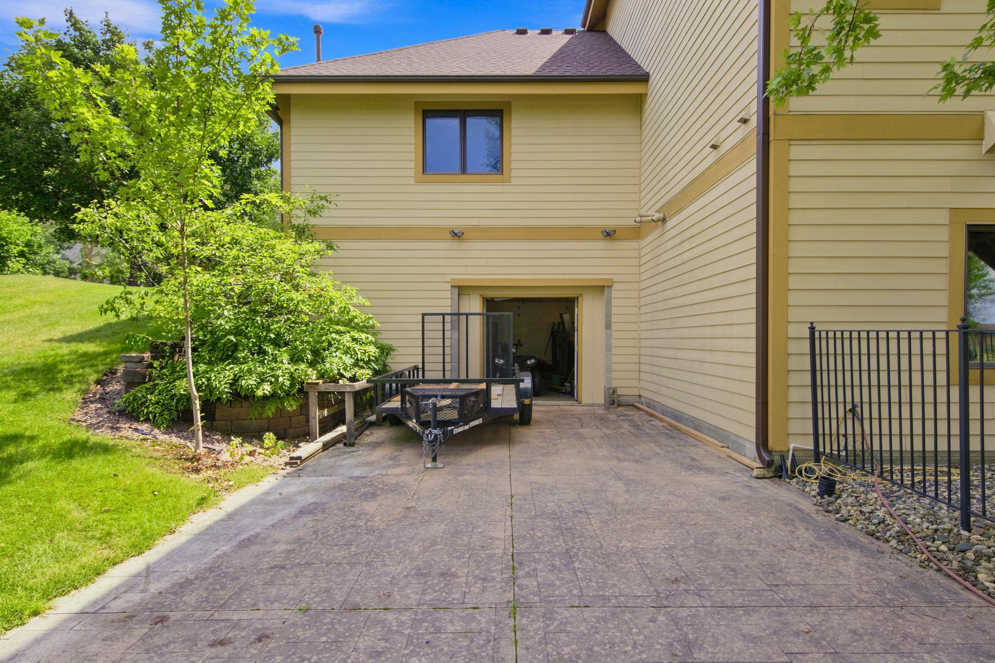 1008 Newhall Drive Property Photo 48