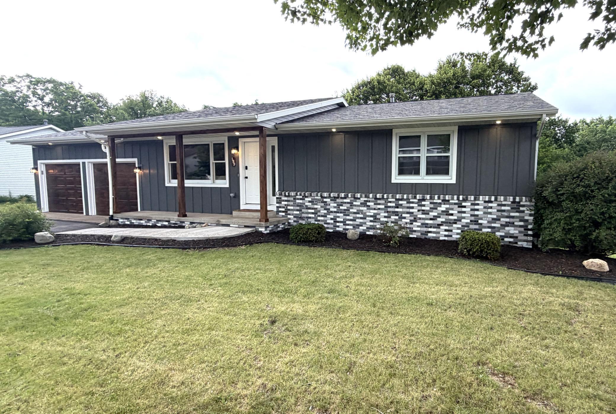 189 Mcintosh E Property Photo 1