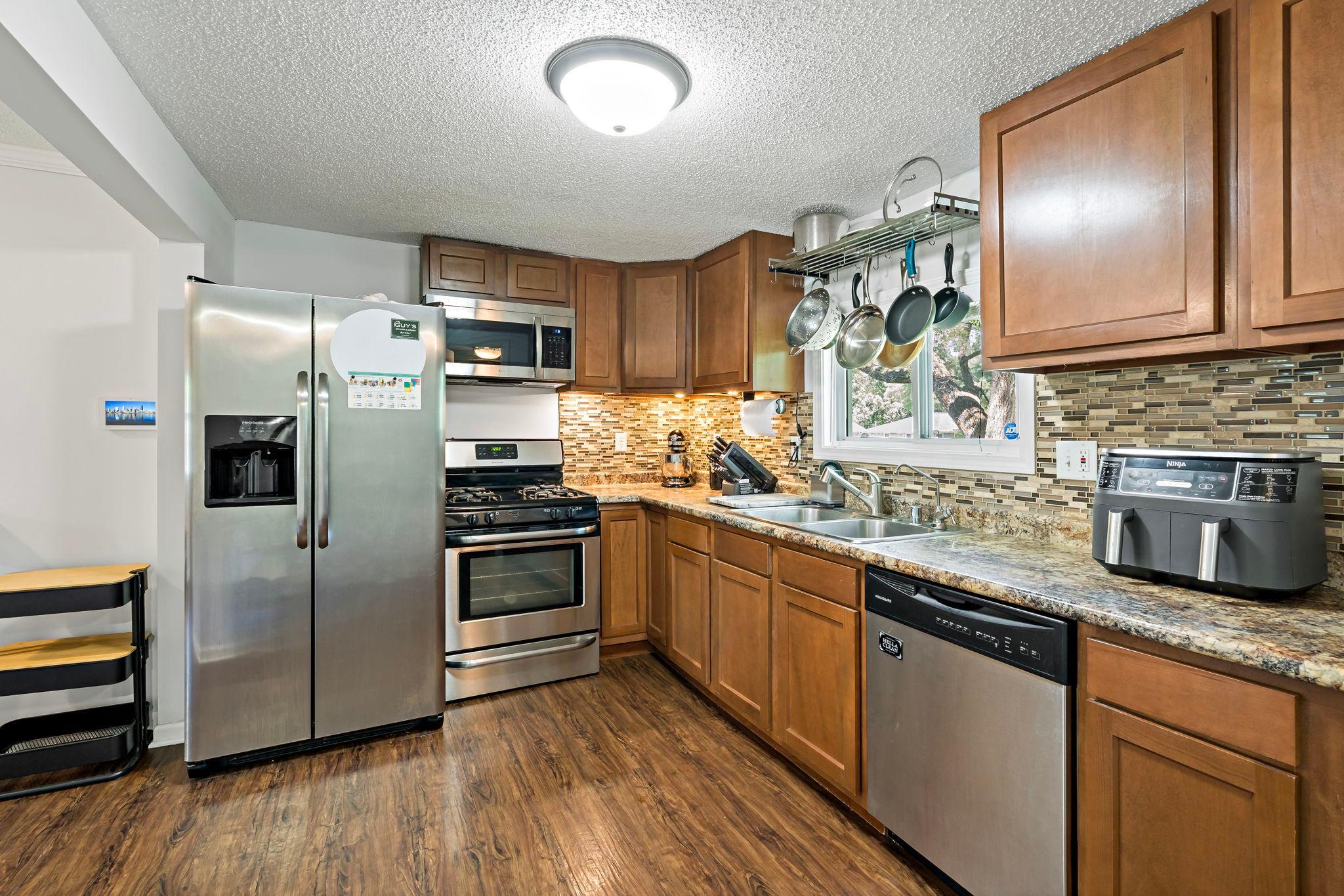 5740 Dupont Avenue N Property Photo 9