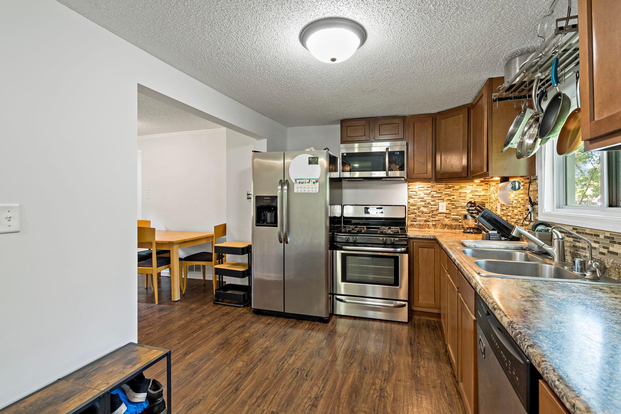 5740 Dupont Avenue N Property Photo 10