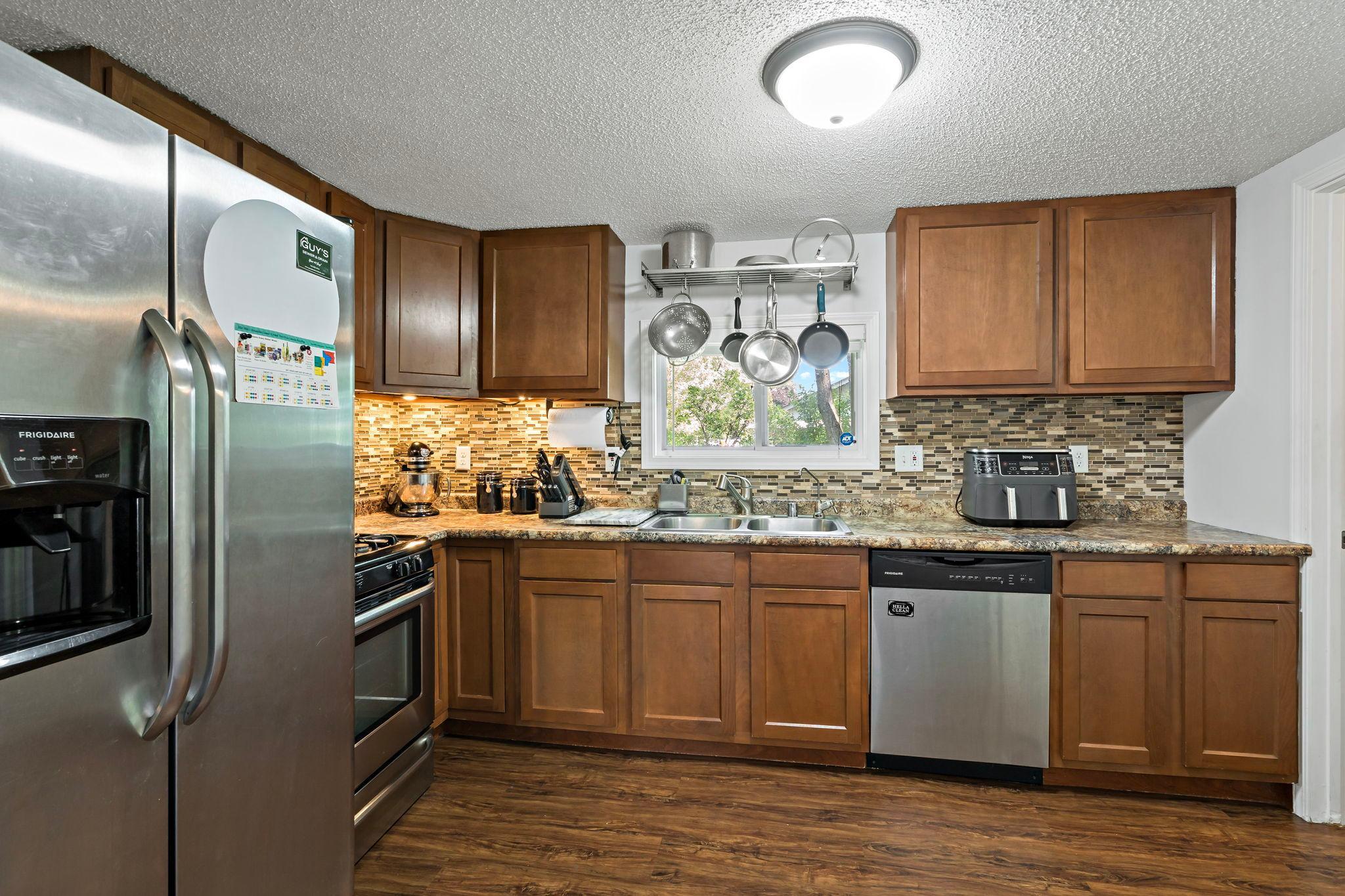 5740 Dupont Avenue N Property Photo 11